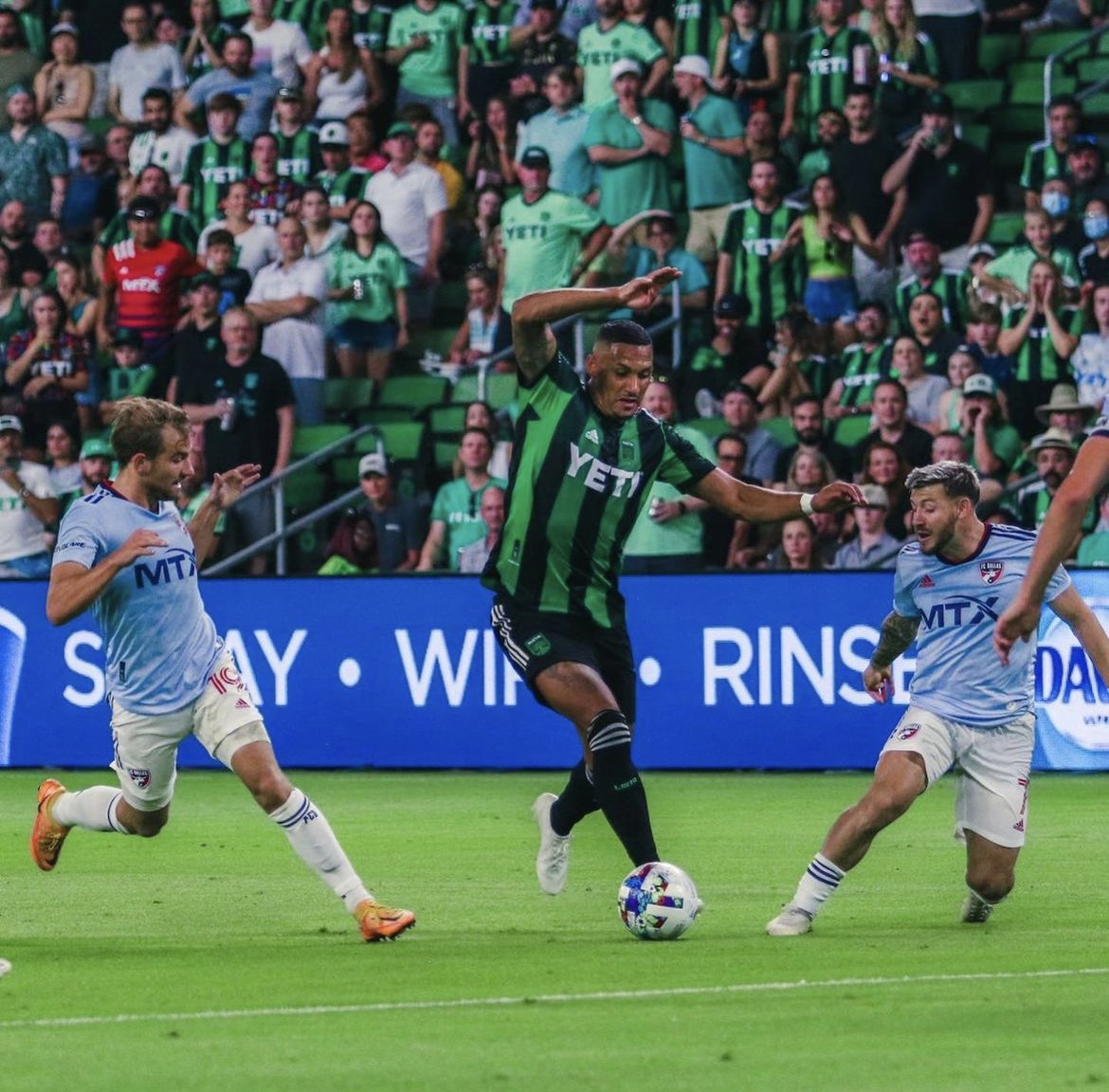 Ruben Gabrielsen taking on FC Dallas players

Shot by : Tony Fuentes