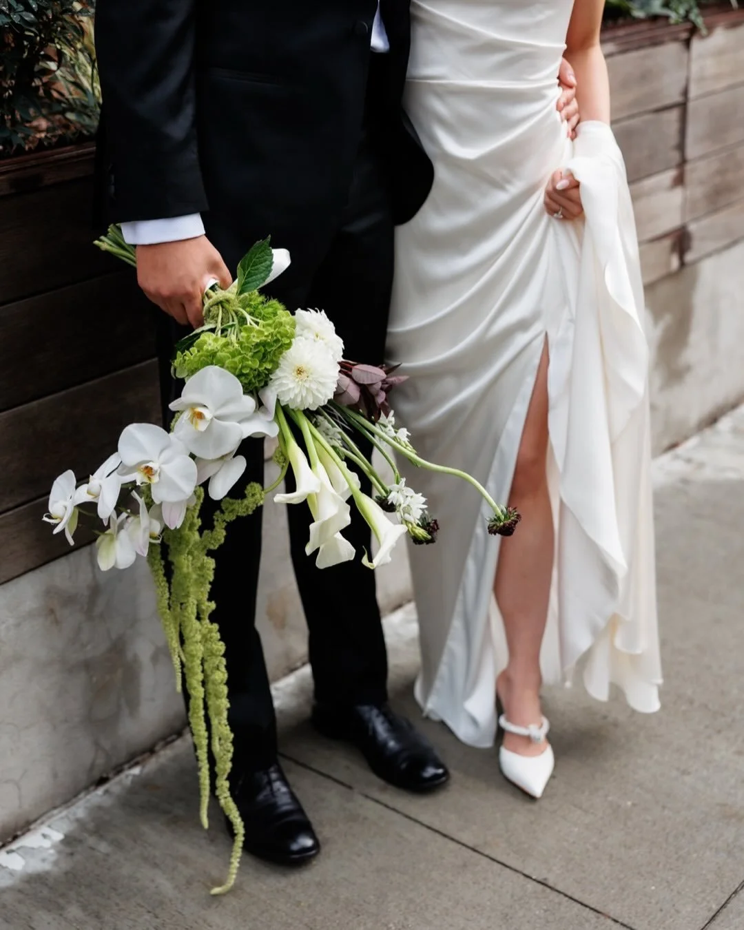A moment for some little details from Jane and Alan&rsquo;s @acehotelbrooklyn wedding. 
.
.
.
Planning: @genesiswedding 
Florist: @rachelchofloral 
Cake: @tastecreme 
Ice cream: @caffepanna 
Draping: @jaieventrentals 
DJ: @jamesmulry
