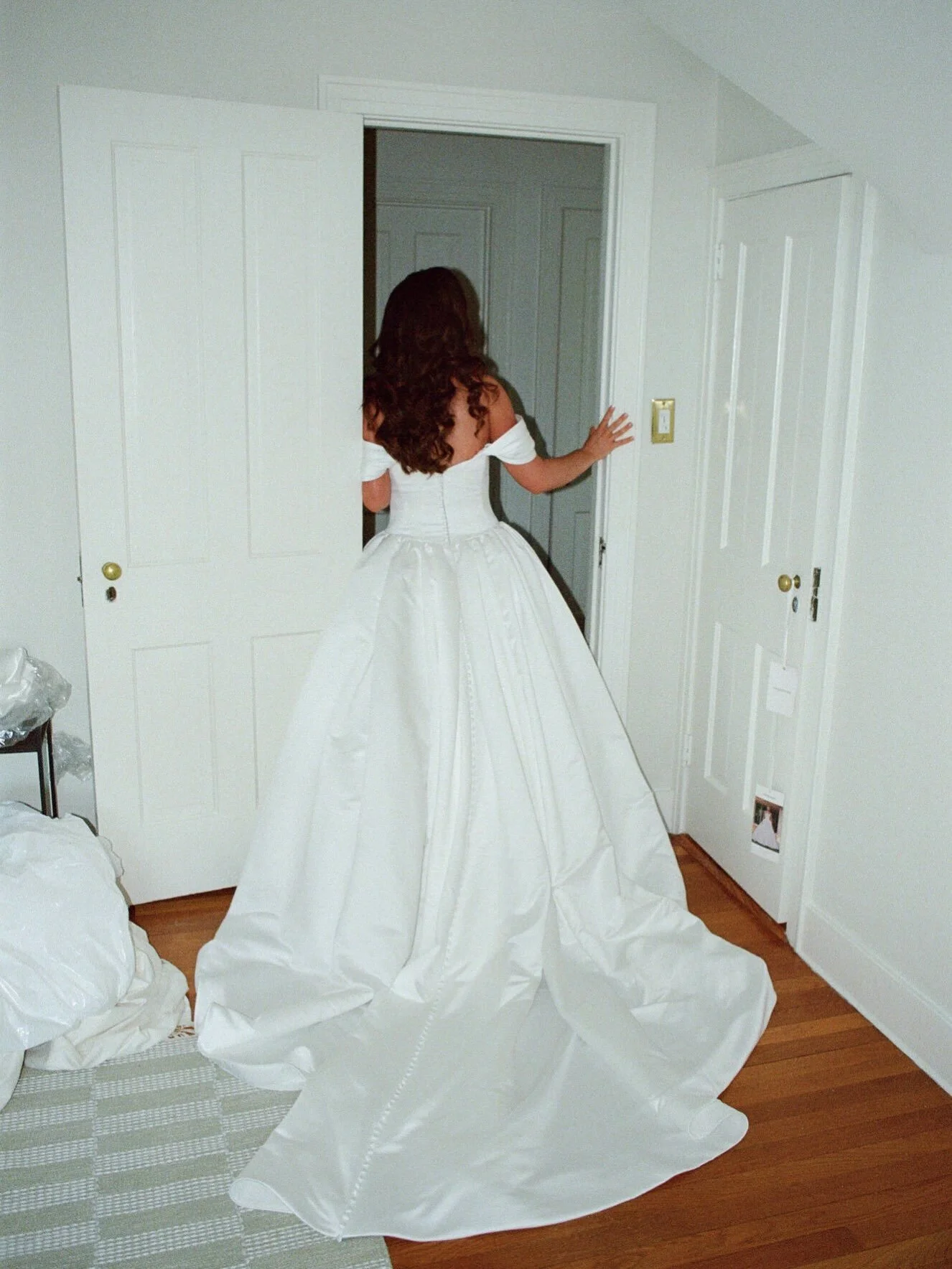 Getting ready at the family home. A small handful of moments with Christine, her parents, and sister before the wedding ceremony. It&rsquo;s pretty special to spend the time before the big event in a space that holds so many memories and mementos. It