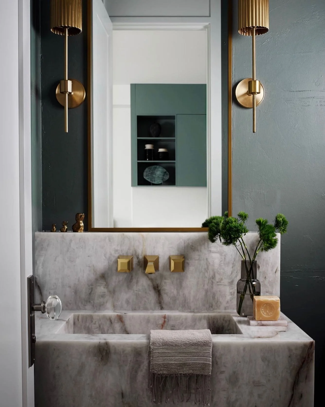 Cristallo Quartzite_1.-Marcus-Lafrate-Design1 - Cava Surfaces.jpg