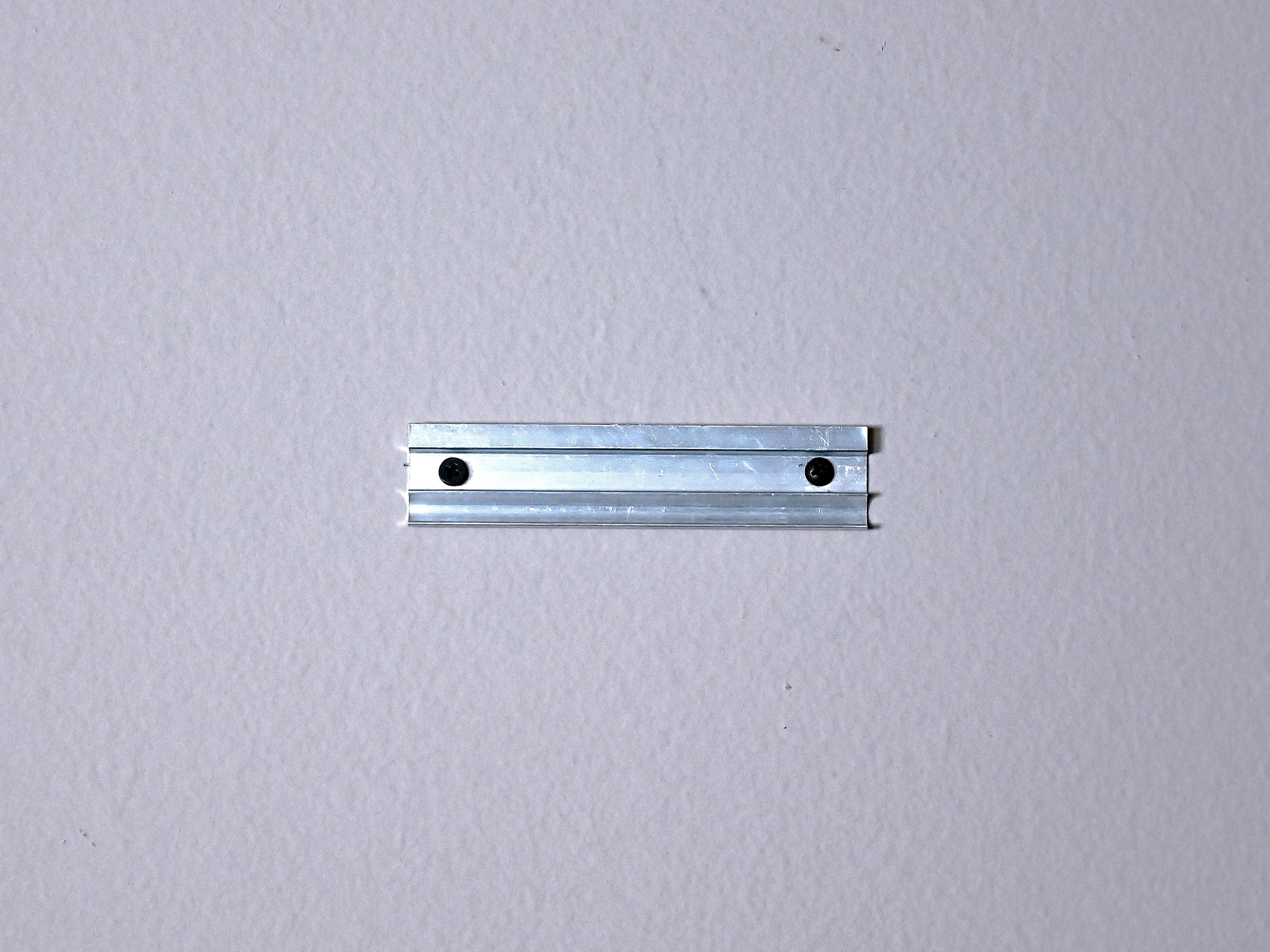 easy hanging - low profile wall mount