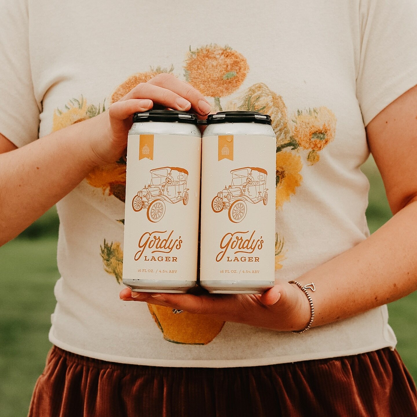 When I first started working with the owners of @wanderinggypsybrewingco last year, I couldn&rsquo;t wait for their first canning project. This summer, I got to help bring Gordy&rsquo;s Lager to life with some custom typography, retro colors and an i