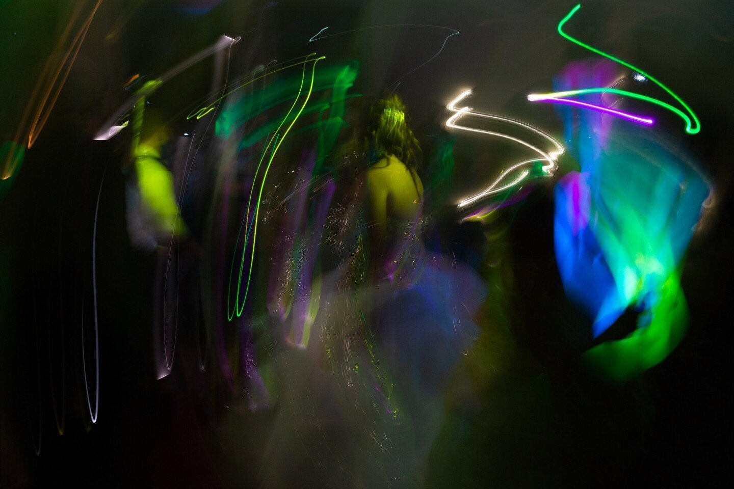 I love creating experimental long exposures on the dance floor after finishing the shot list for my clients. Getting a fun shot of the bride partying on the dance floor is such a fun way to end the night!!!!
.
.
.
.
@theknot @weddingwire @weddingpro 