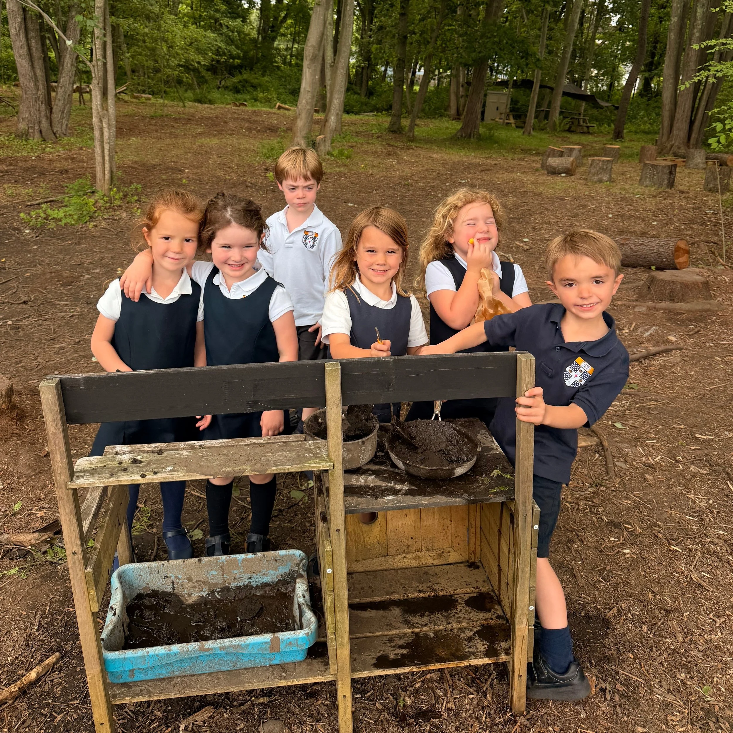 Tiny chefs in the Mud kitchen!