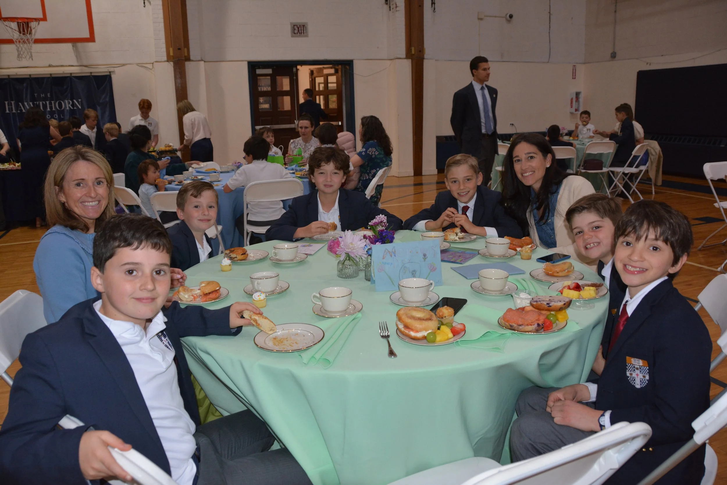 Copy of DSC_2928_mothersonbrunch.JPG