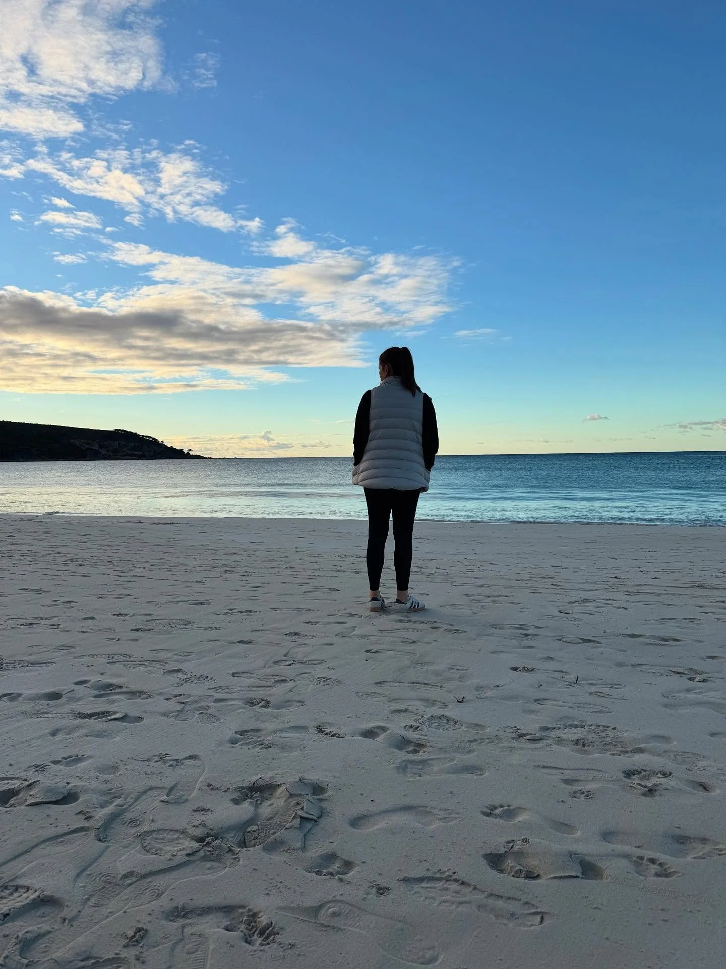 𝘁𝗿𝘂𝘀𝘁𝗶𝗻𝗴 𝘁𝗵𝗲 𝘀𝗲𝗮𝘀𝗼𝗻 𝘆𝗼𝘂&rsquo;𝗿𝗲 𝗶𝗻 ⁣
&nbsp;⁣
these past few weeks have felt like a slow unfolding.⁣
a softening.⁣
a stretch.⁣
a surrender.⁣
&nbsp;⁣
I&rsquo;ve been sitting inside the quiet hum of change&mdash;⁣
baby clothes w