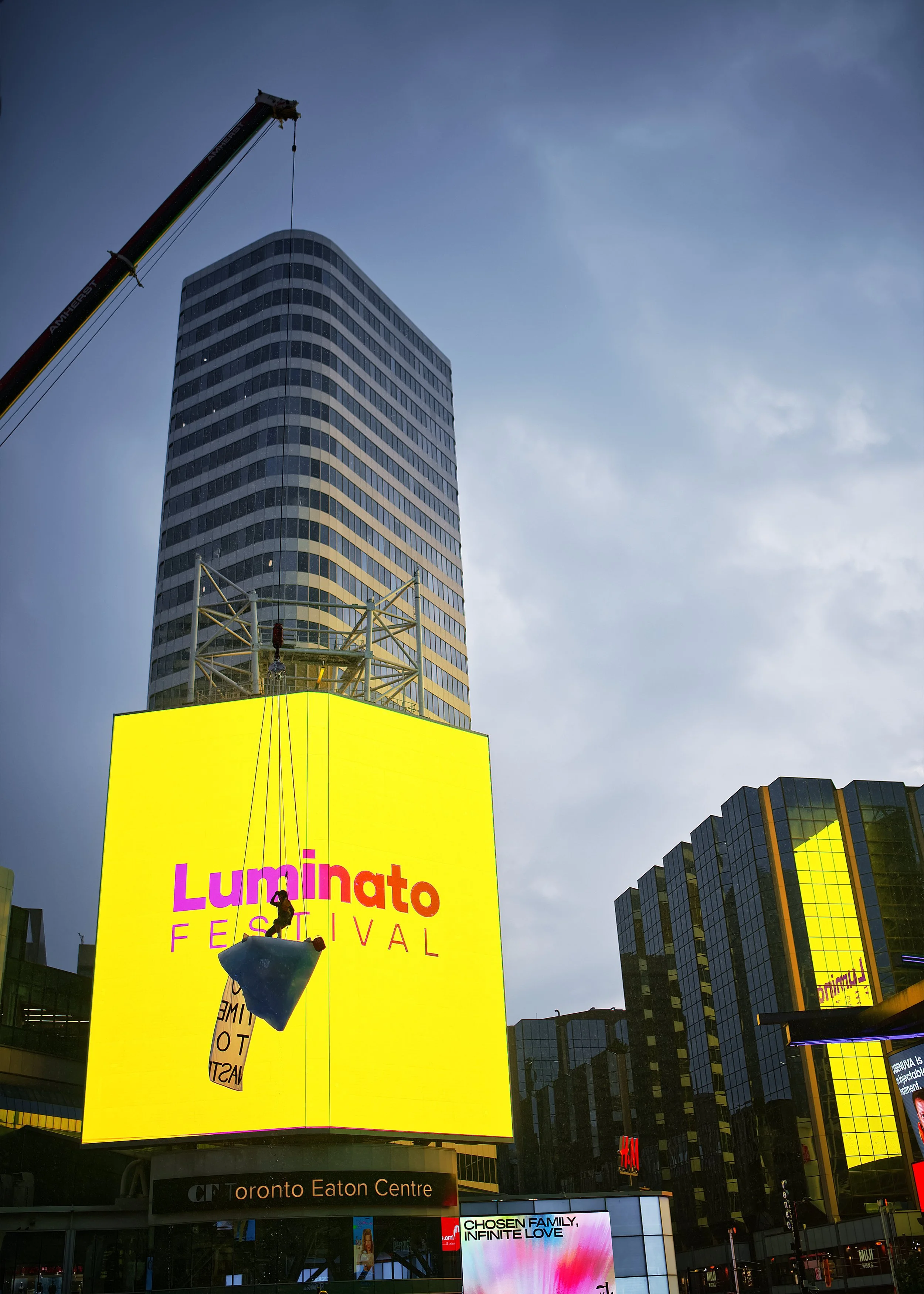 Isabella Estrella in THAW, Toronto, Canada (Luminato), image: Caleb Cudjoe