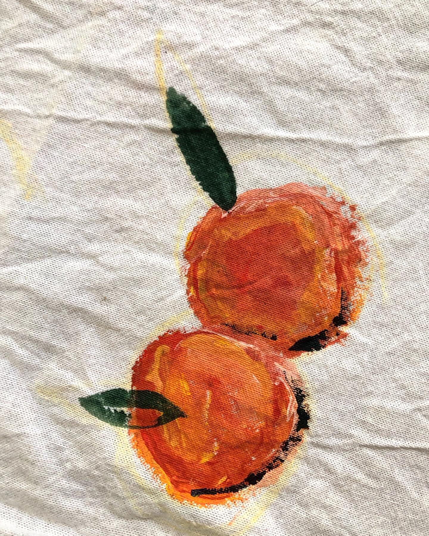 🍊 🍊
.
.
.
#felinesart #dinnertime #artwork #orangepainting #oranges #tablecloth #tafelkleed #tabledecoration