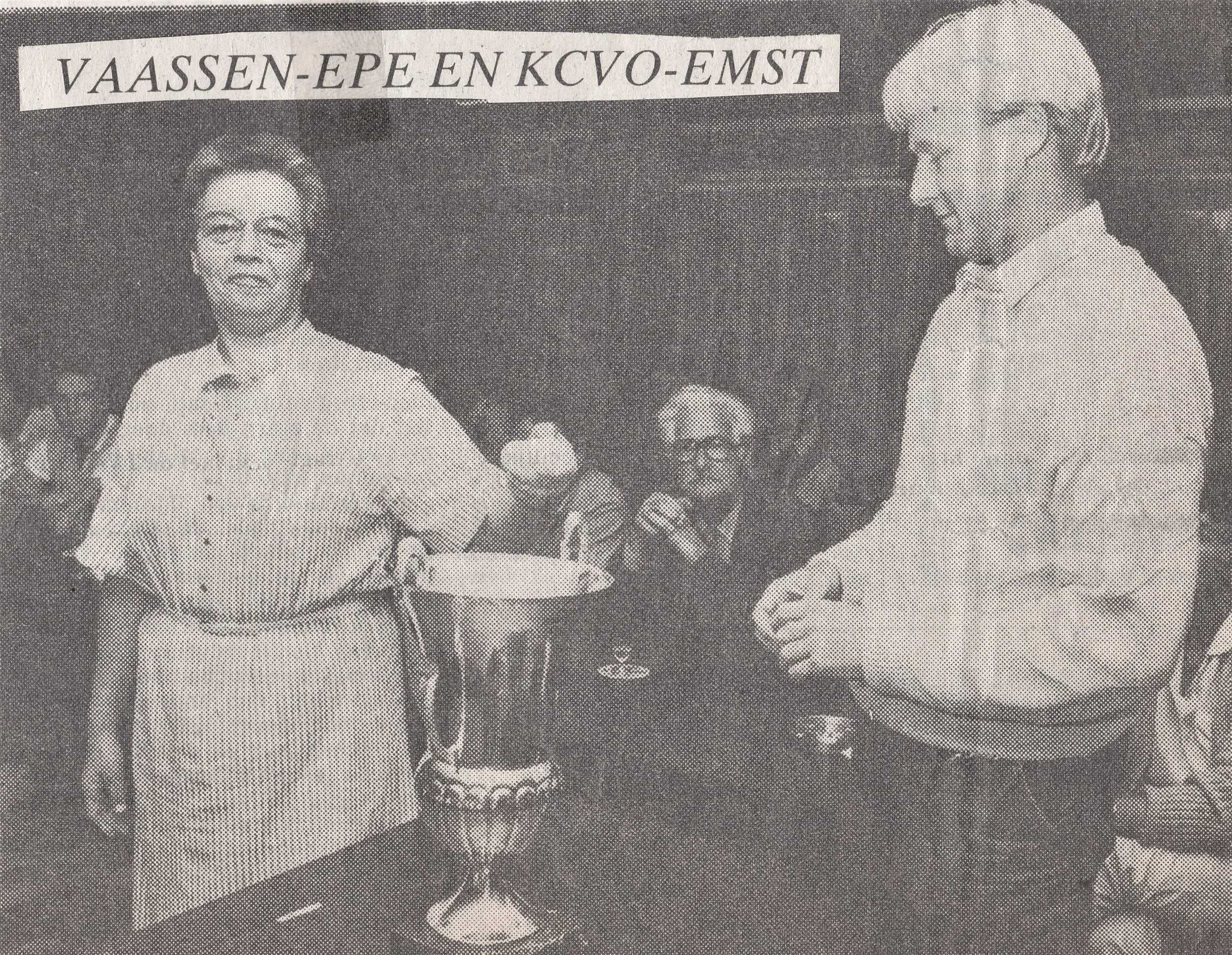 Dien Oortwijn verricht de loting Egel '85