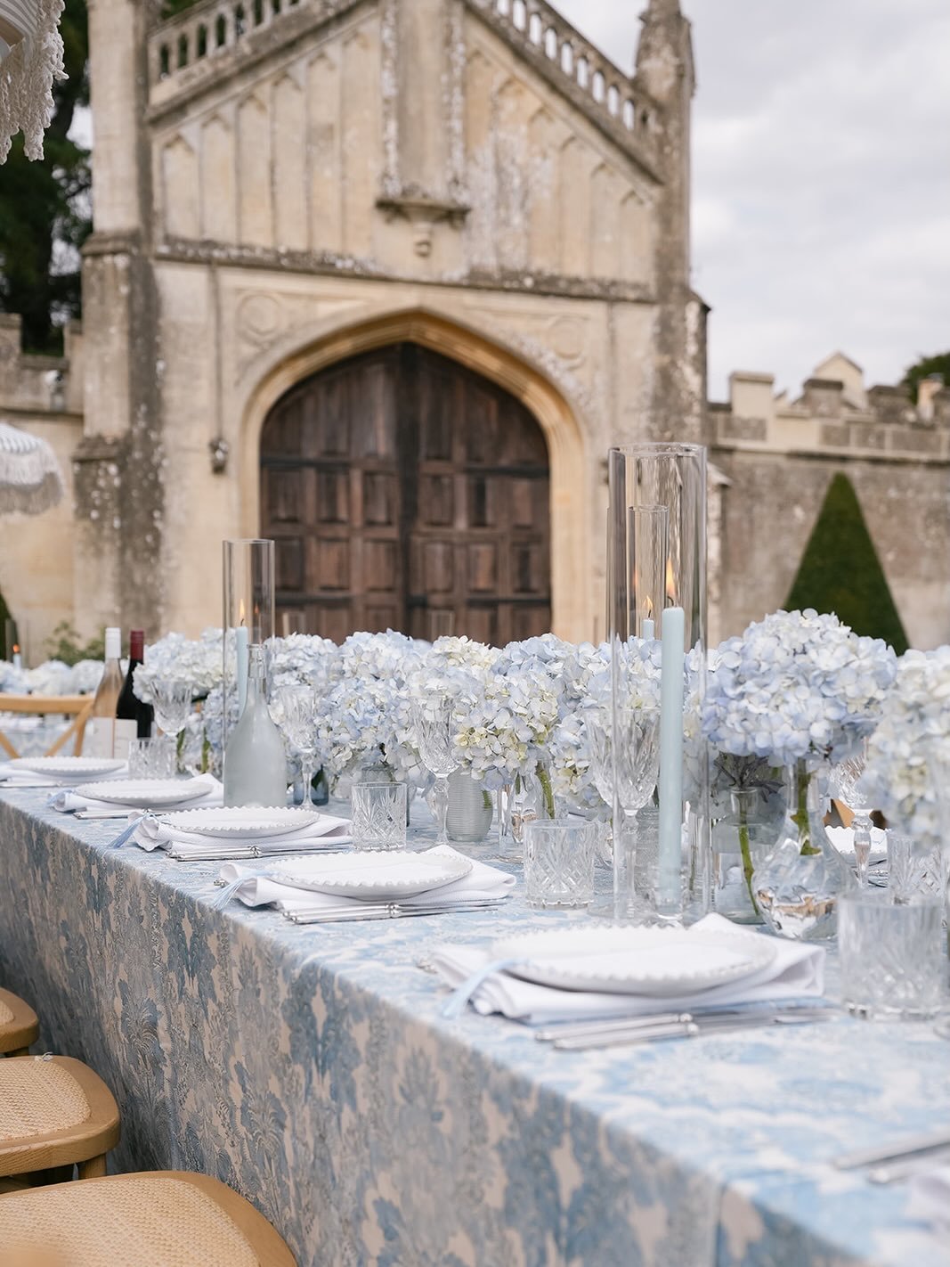 Bringing some light and joy back into a rainy January weekend whilst reminiscing over Hannah and Rich&rsquo;s day which was led by bold, rich and beautiful detail. 

@johnmarkfilms 
@farleighhousebath 
@pasettiandboote 
@theluxecollectionuk 
@bykatec