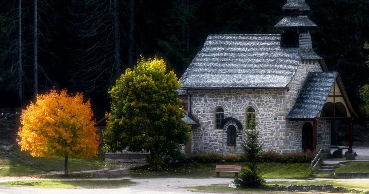 How to Integrate AV Technology in Alternative Funeral Venues