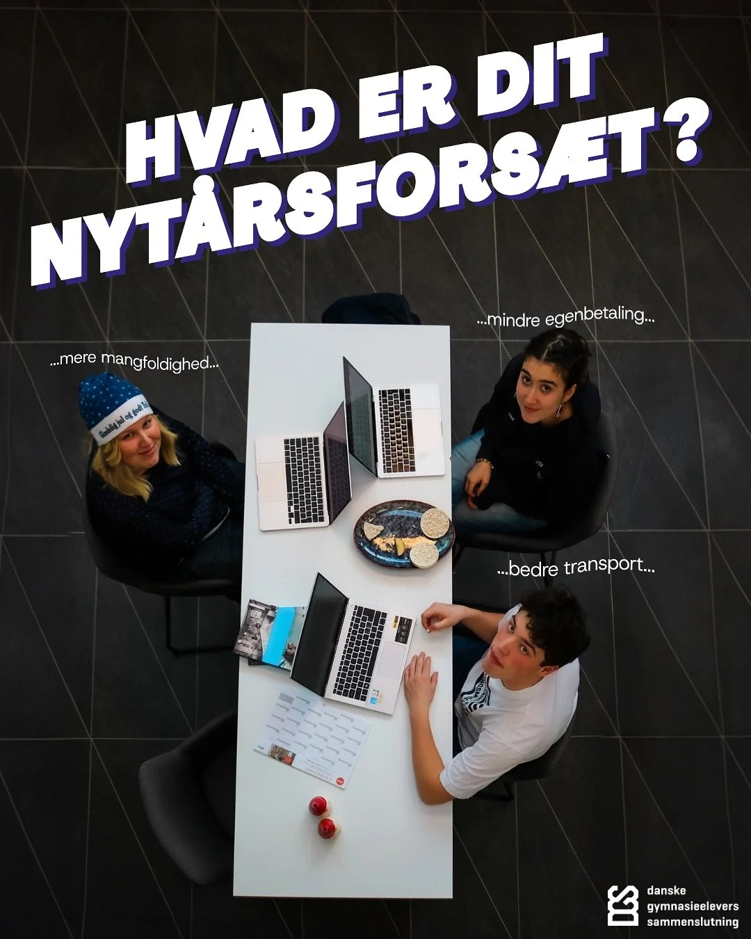 I DGS har vi mange nyt&aring;rsfors&aelig;t, og et af dem er at styrke f&aelig;llesskaber, inklusion og mangfoldighed p&aring; gymnasierne.
Har jeres skole brug for ny inspiration til det sociale liv, kommer vi meget gerne ud og holder et kursus for 