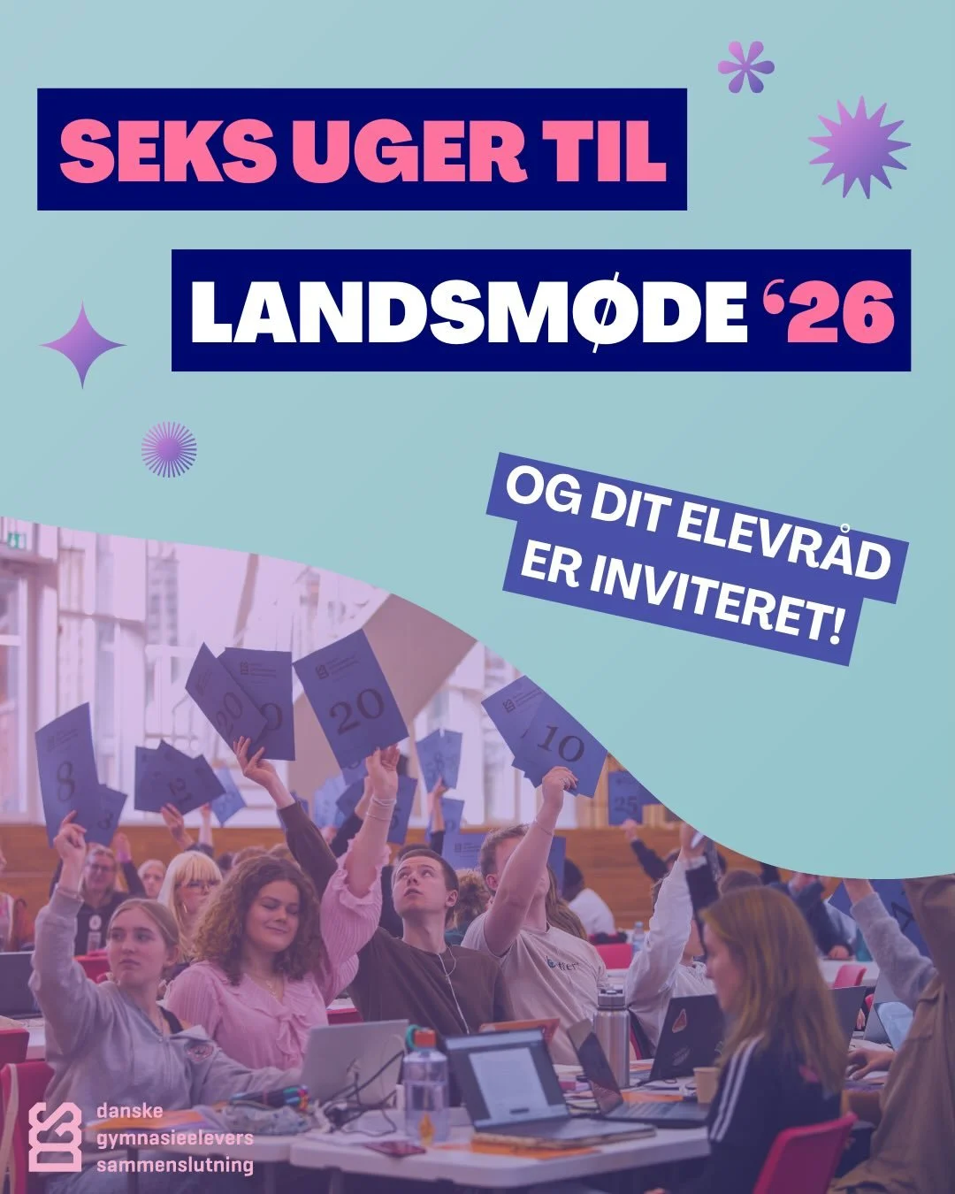 I dag er der seks uger til vores Landsm&oslash;de, og DU er inviteret💫🫰 L&aelig;s mere og tilmeld jer via qr koden eller p&aring; vores hjemmeside, som er linket i bio🌸