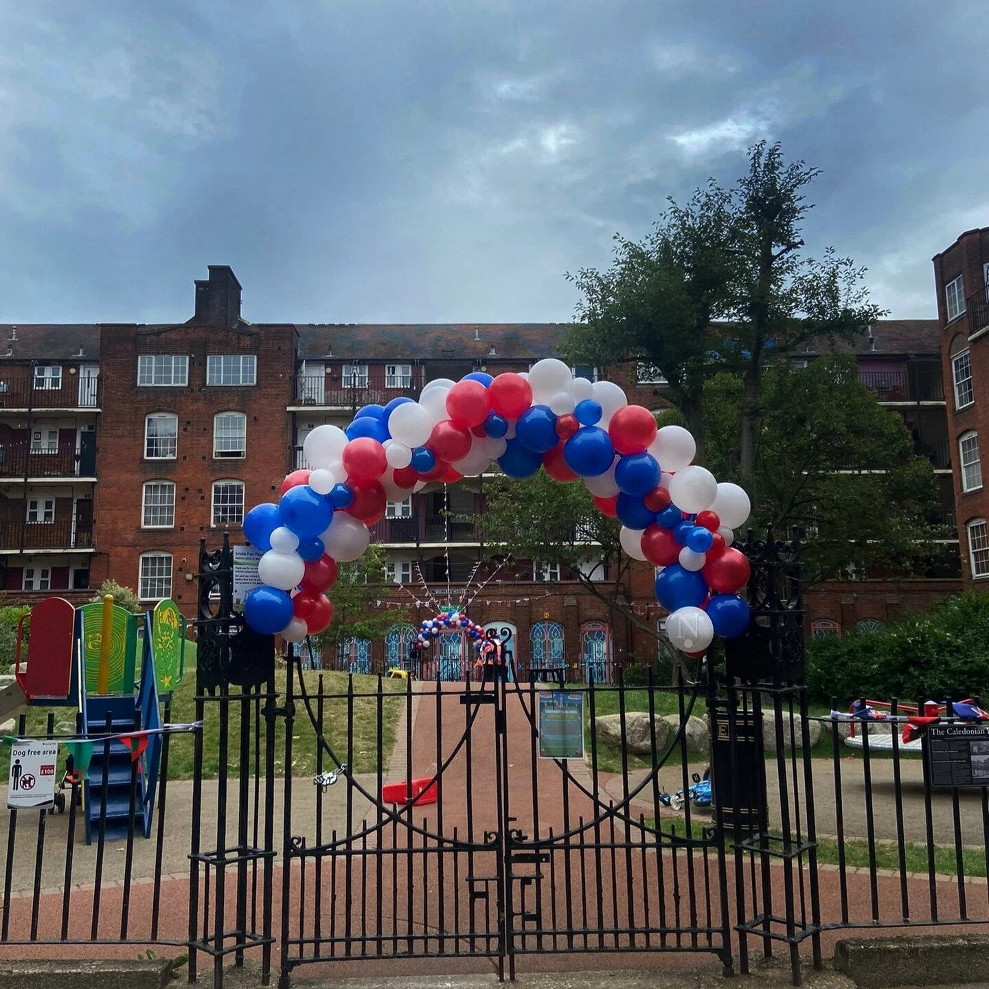 Everyone who came to this park had a wonderful Bank Holiday! 

We had the pleasure of putting together this balloon garland for the Platinum Jubilee Weekend on behalf of the Islington Council for one of their local estates. 

Noir Events. 

Full-serv