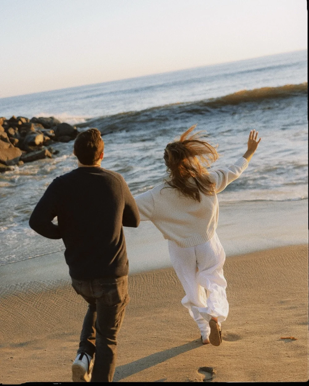 A beautiful day chasing waves and getting cocktails with these two incredible people! The sunset that evening completely took my breath away &amp; I&rsquo;m so grateful I got to experience it with friends. Shot mostly on film 🎞️

.

#californiaweddi