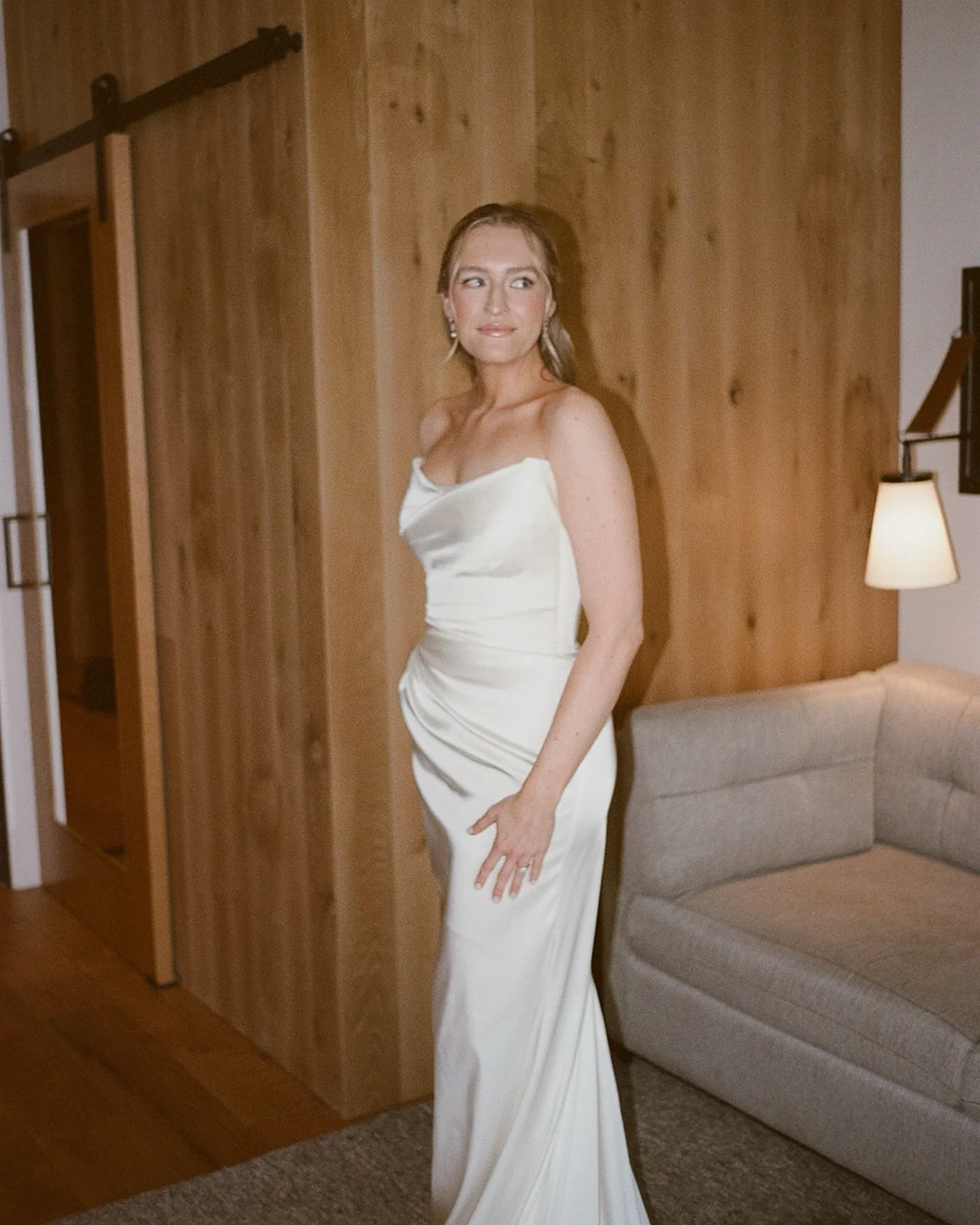 Film from a beautiful rainy Jackson Hole wedding day ⛰️
 
Vendor team:
Photographer: @laurapowersphoto
Venue: @jhgtc
Planner: @magnoliaranchevents
Florist: @magnoliaranchevents
Makeup Artist: @hmubytanya
Hair Stylist: @hmubytanya
Bridal Boutique: @ji