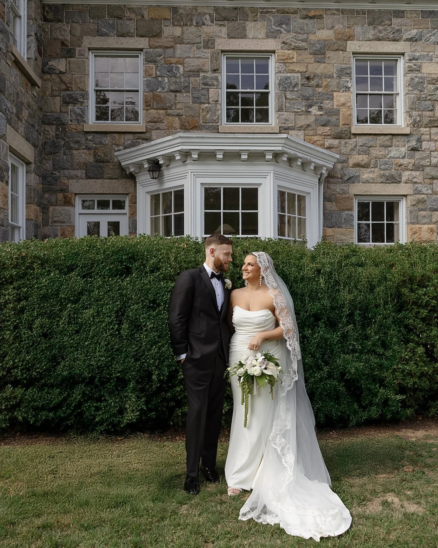 Previews from the most fabulous time celebrating Emily &amp; John in New York! You don&rsquo;t want to miss the dance celebration photos &mdash; coming soon 

Vendor Team: 
Venue: @brecknockhall
Photographer: @laurapowersphoto
Assistant / Second Shoo
