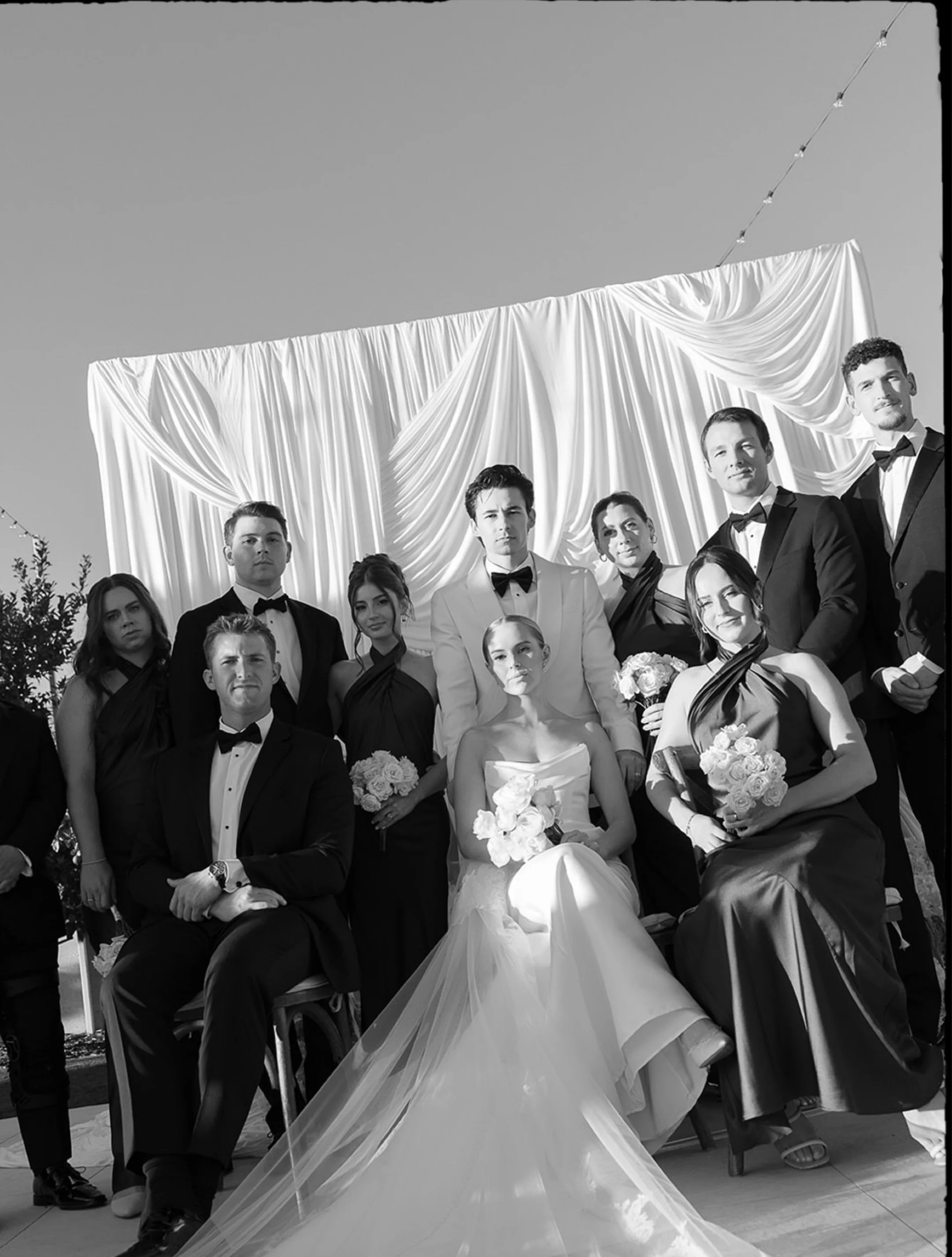 Bring me back to Arizona with these babes. I miss my couples so much after wedding days! I love how adding a simple but beautiful backdrop just elevated the entire day and was so much fun to photograph in front of! 

Vendor team:
planning: @mckennaka