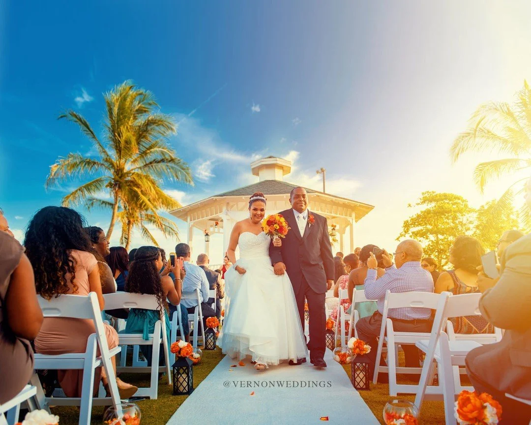 Another #magical #sunny #weddingday
Very thankful that this amazing couple chose #teamvernon for covering their special day. #wedding #weddingdress#tropical #island #paradise#weddinginspiration#destinationweddingphotographer#destinationwedding #cayma