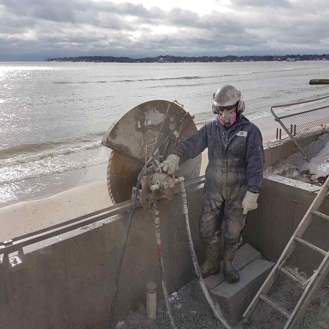 Nice view from the office! We&rsquo;ve been busy cutting on the shores of the Great Lakes the past few weeks #greatlakescutting #diamondsawing #wecancutit #ddcuttingandcoring #safetyfirst