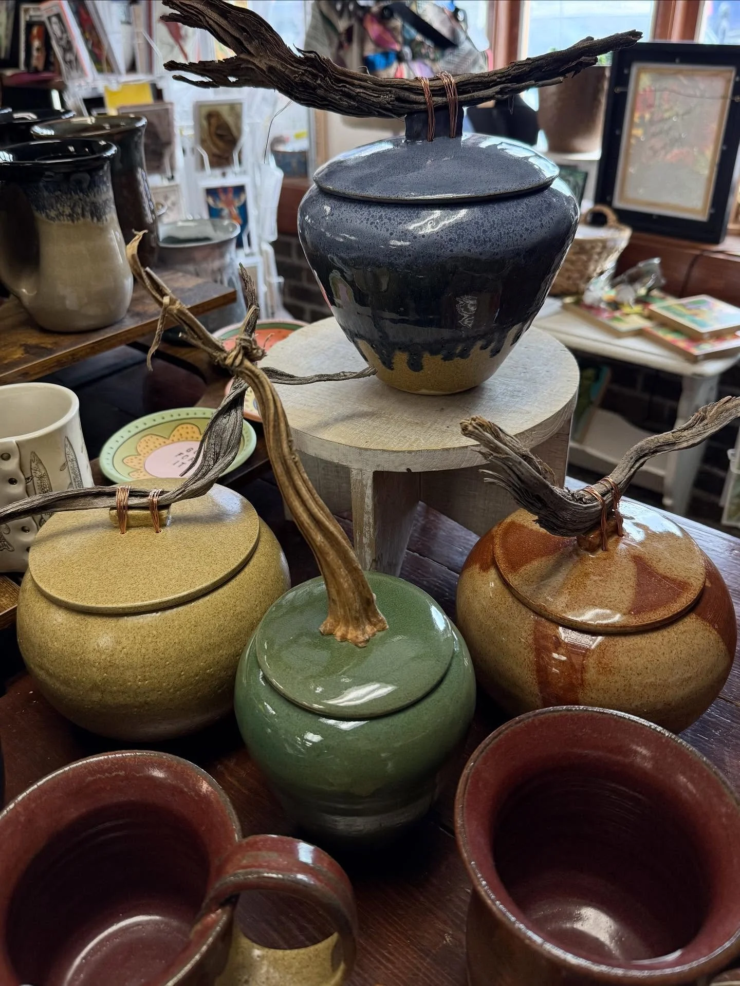 Joel Erickson from Moline, Illinois just dropped off more of his best sellers! With sagebrush from Wyoming and pumpkin stems from the @prideofthewapsi , each creation is a beautiful combination of natural elements.