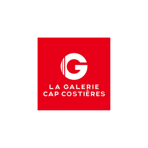 Logo rouge avec un G blanc et le texte « La Galerie Cap Costières ».}