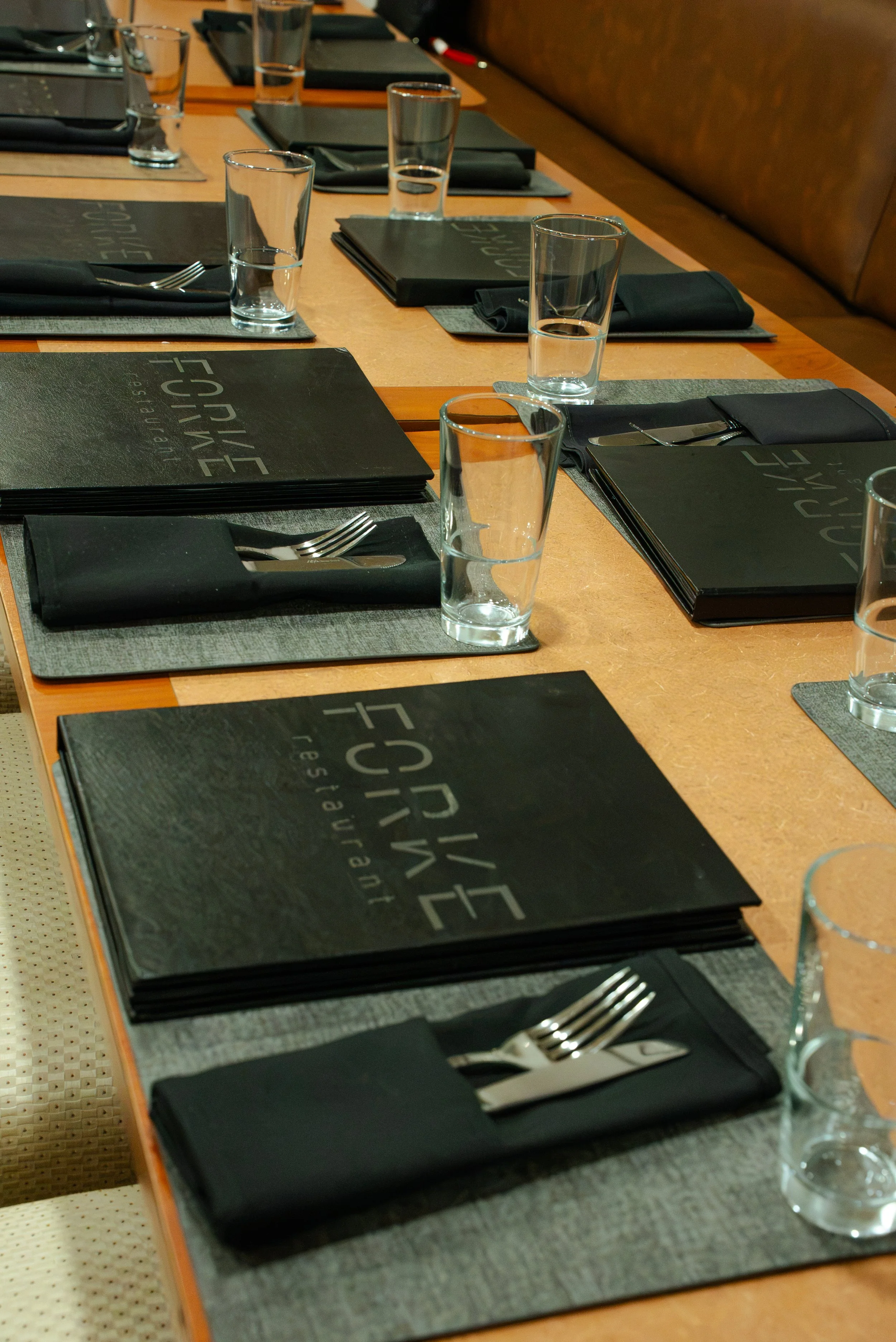 heels-handshakes-brunch-table-setting-forke-las-vegas.jpg