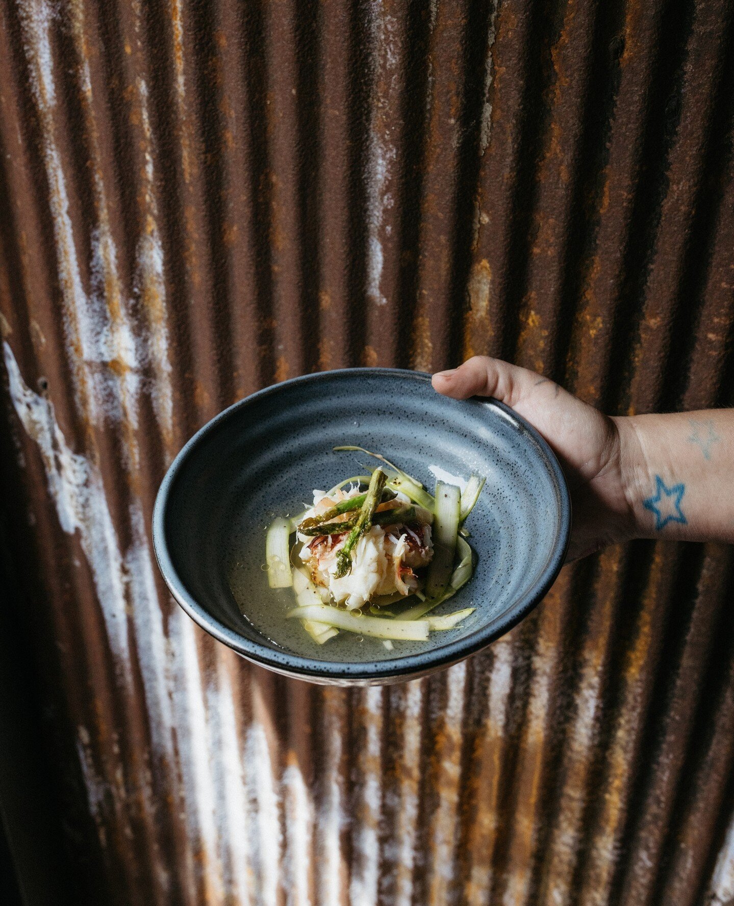 This one sold out FAST this weekend... consider it a menu 33 must try 👏⁠
.⁠
+ dungeness crab, crispy rice, citrus dashi, asparagus + truffle oil⁠
.⁠
+ Monday Happenings ⁠
+ Service Industry Night ⁠
+ Live music by @thechrishatton⁠
+ Open 5pm-10pm⁠
⁠