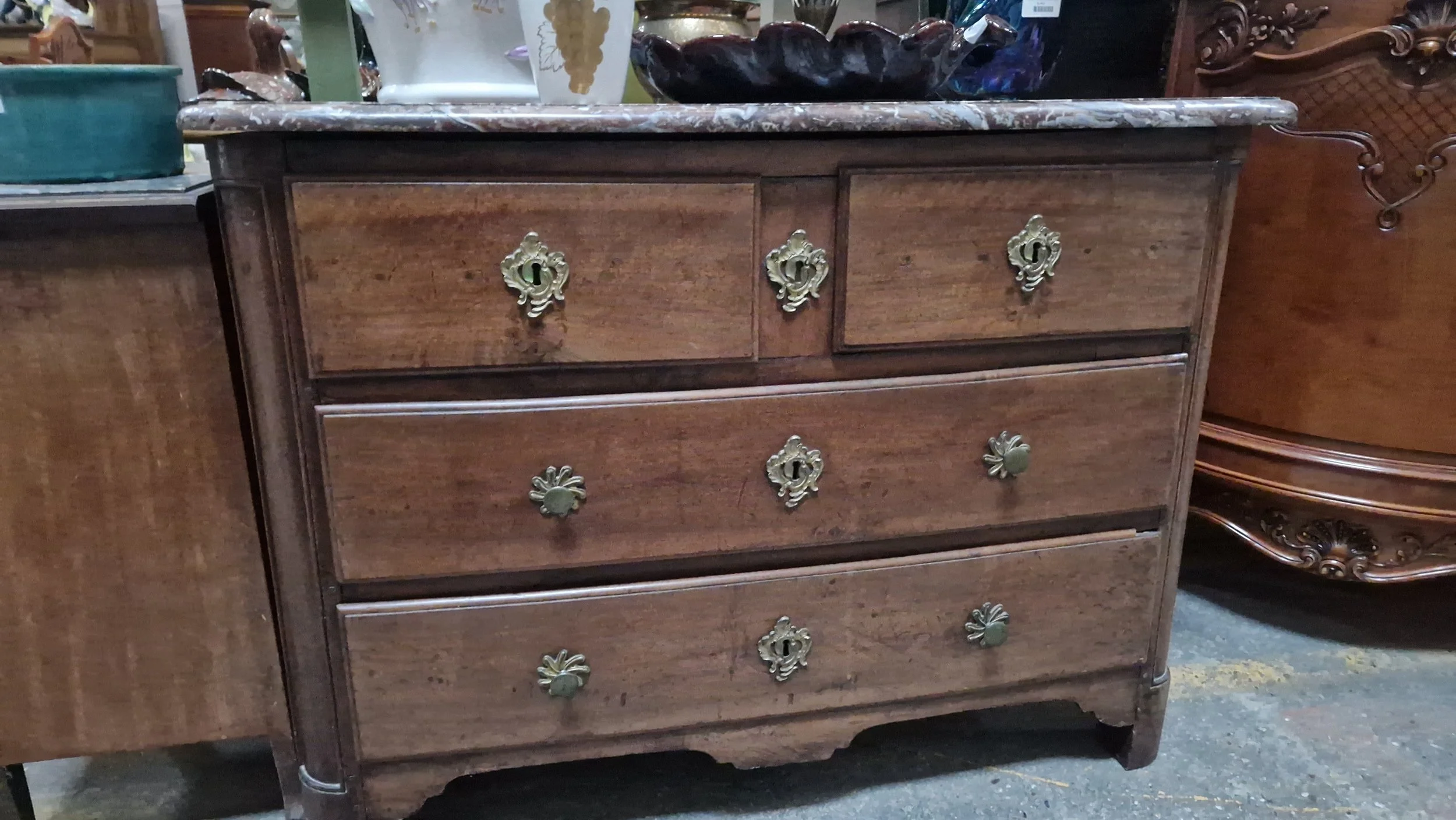 Commode noyer Marbre rouge - 650€