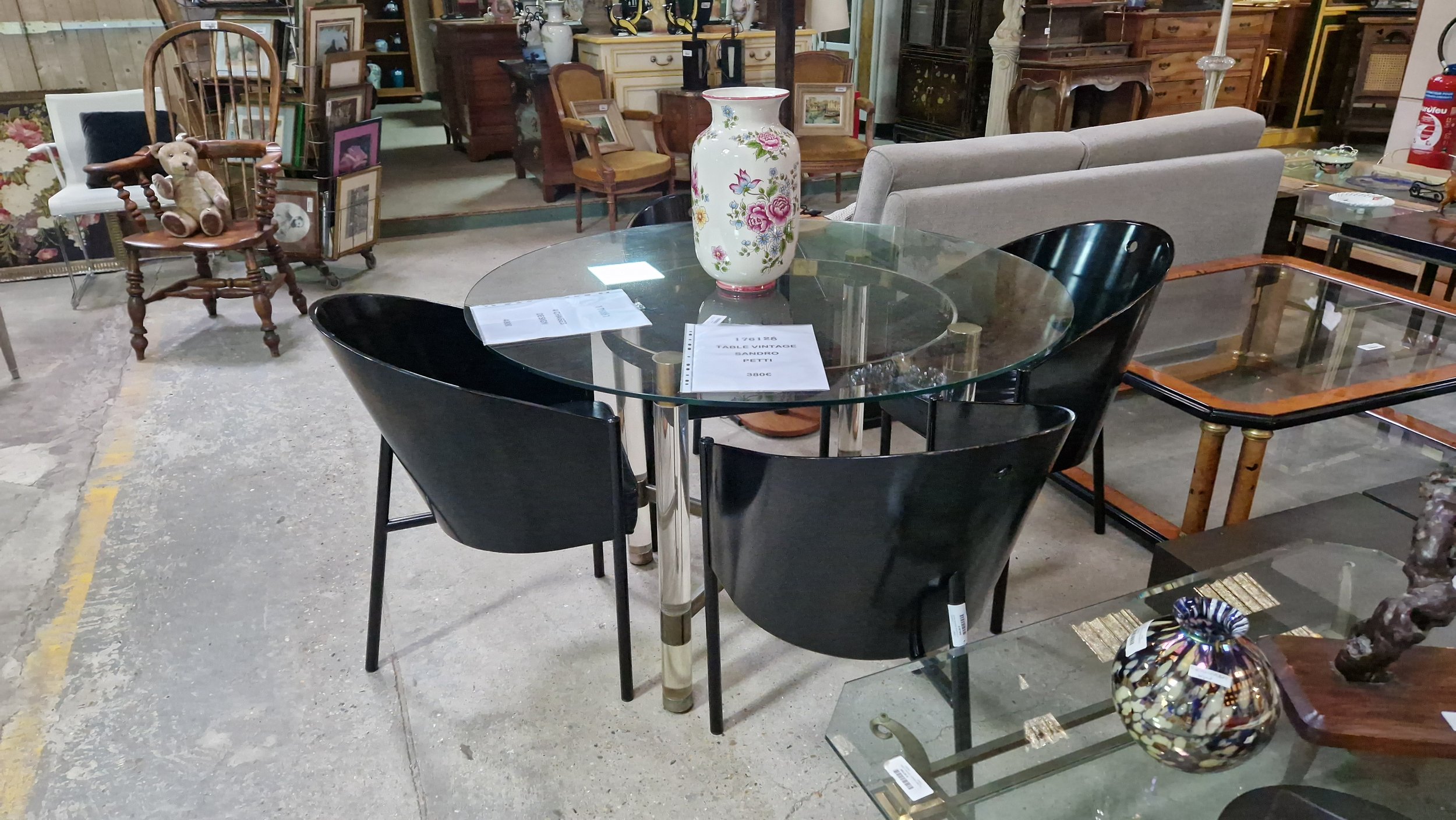 4 chaises Design Noir - 480€