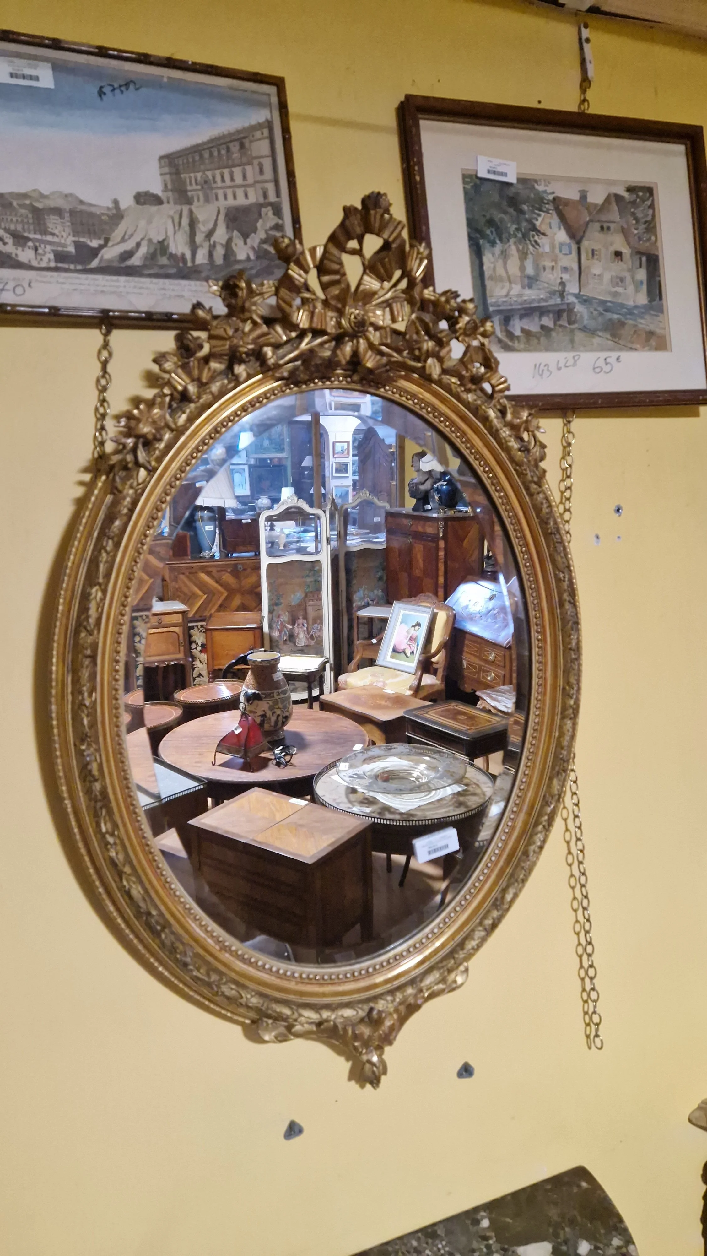Miroir doré médaillon - 500€