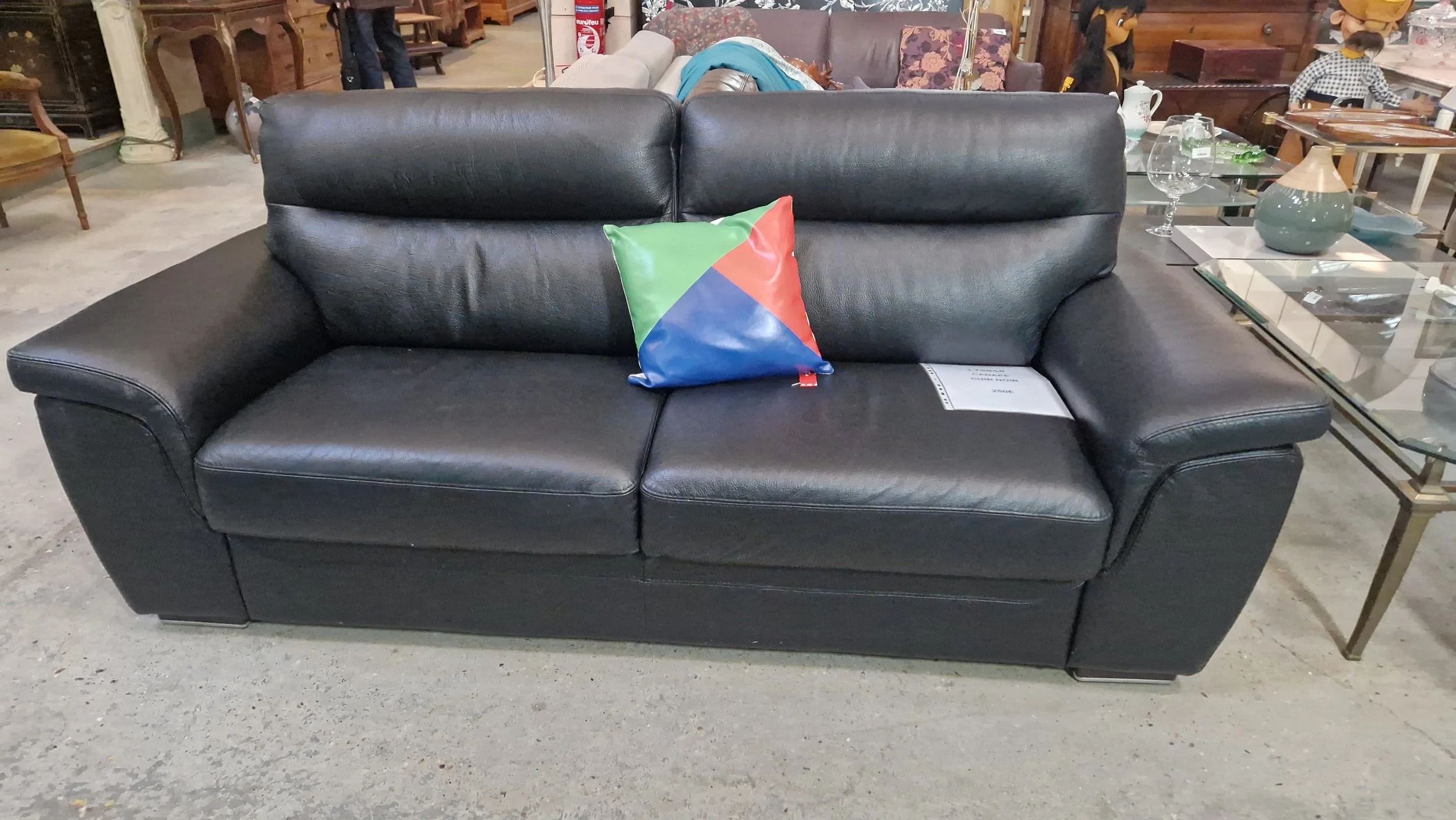 Canapé cuir noir 3 places - 250€