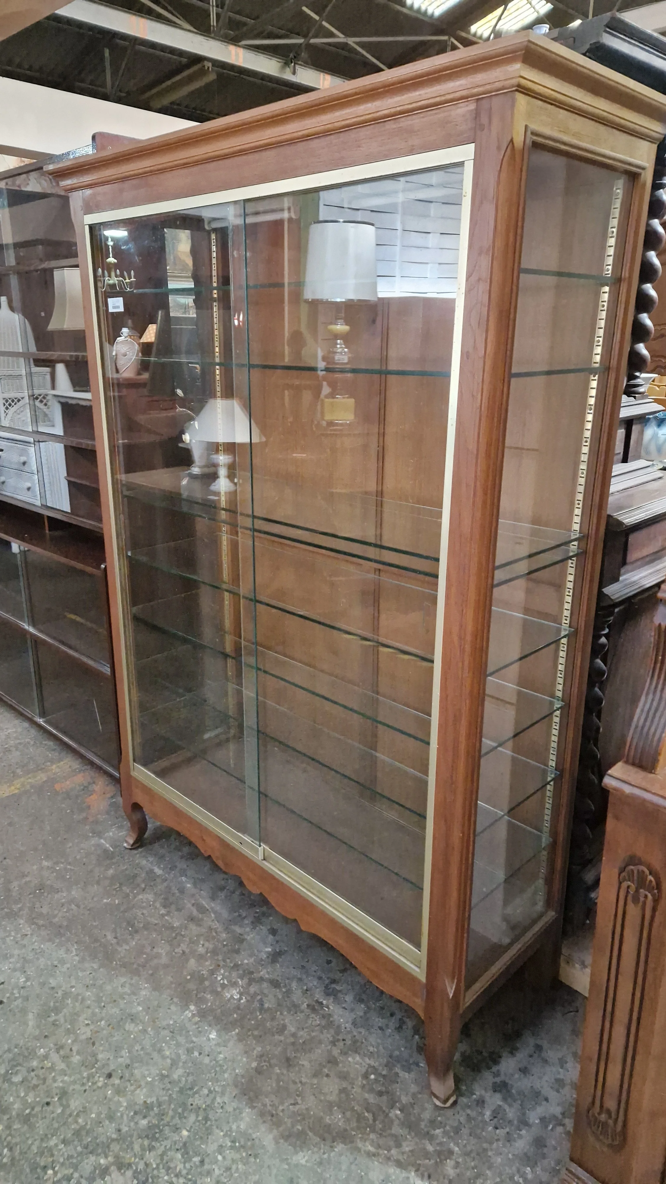 Vitrine éclairée - 380€ 