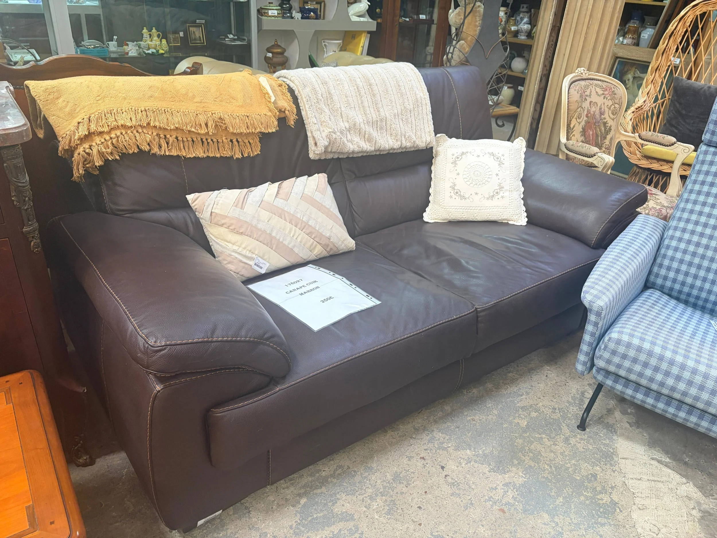 Canapé cuir chocolat - 250€
