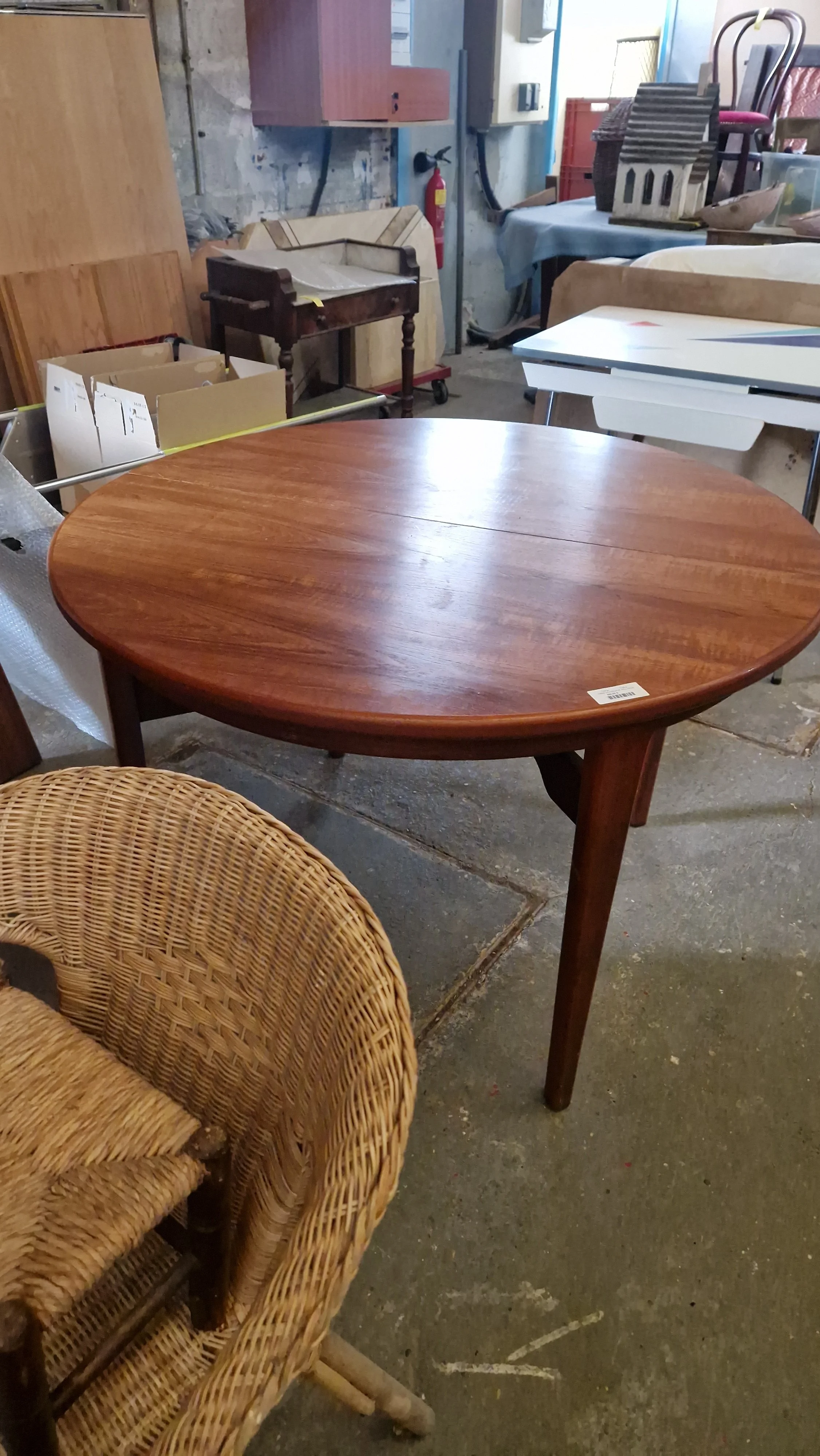Table ronde scandinave (+allonges) - 280€