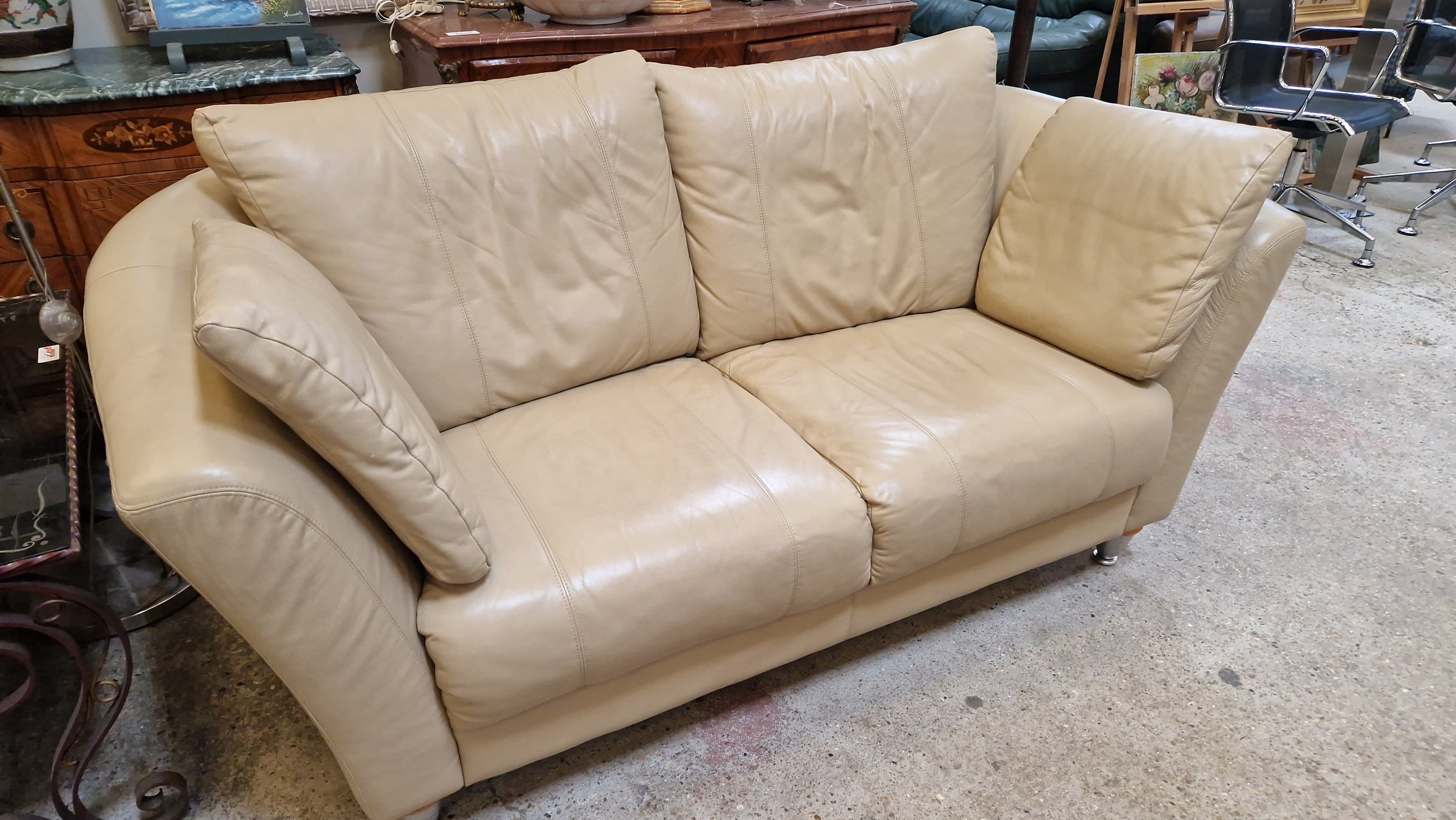 Canapé cuir - 380€
