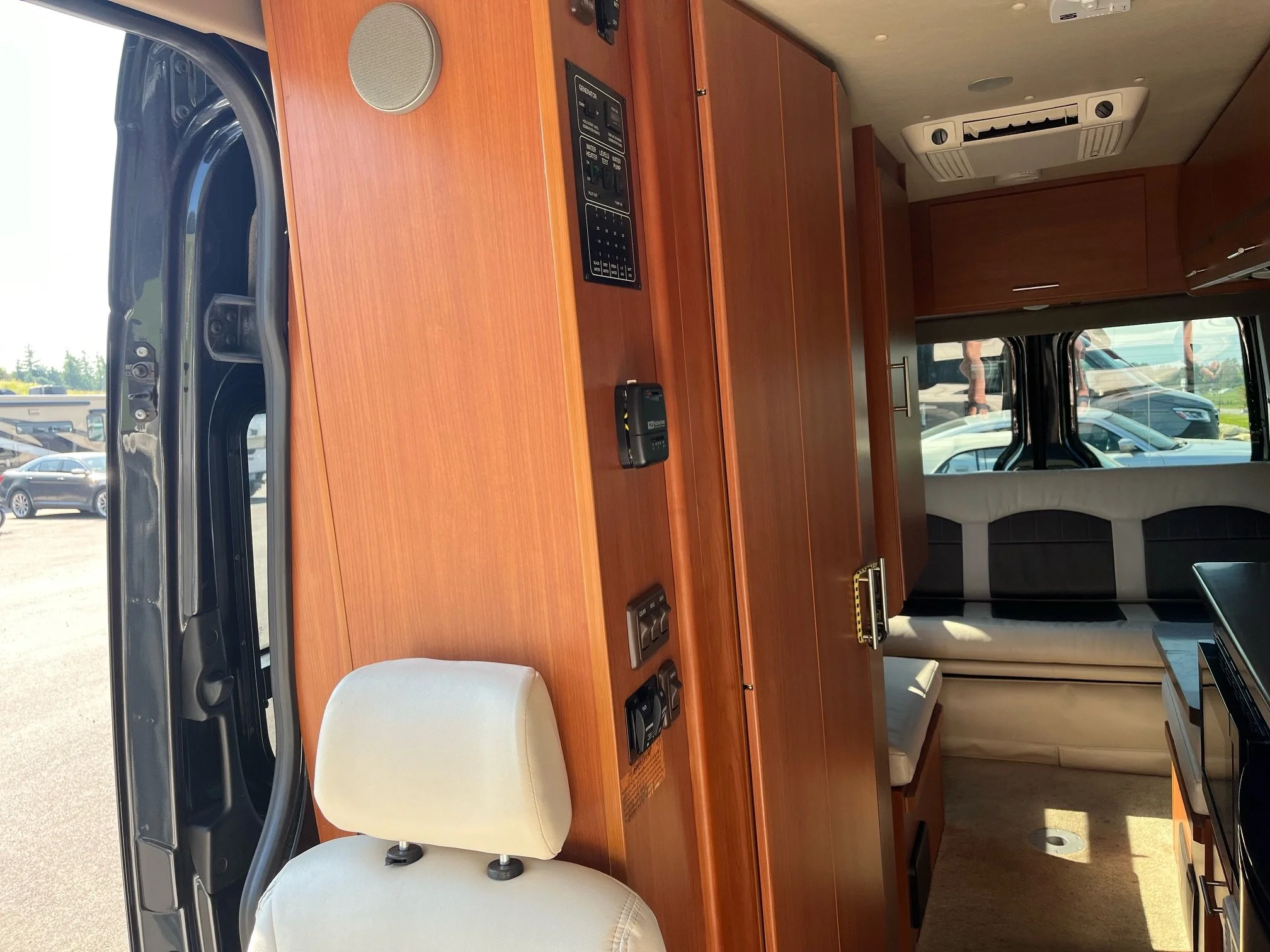 2014 Winnebago ERA Touring Coach 170X — BergesonRV