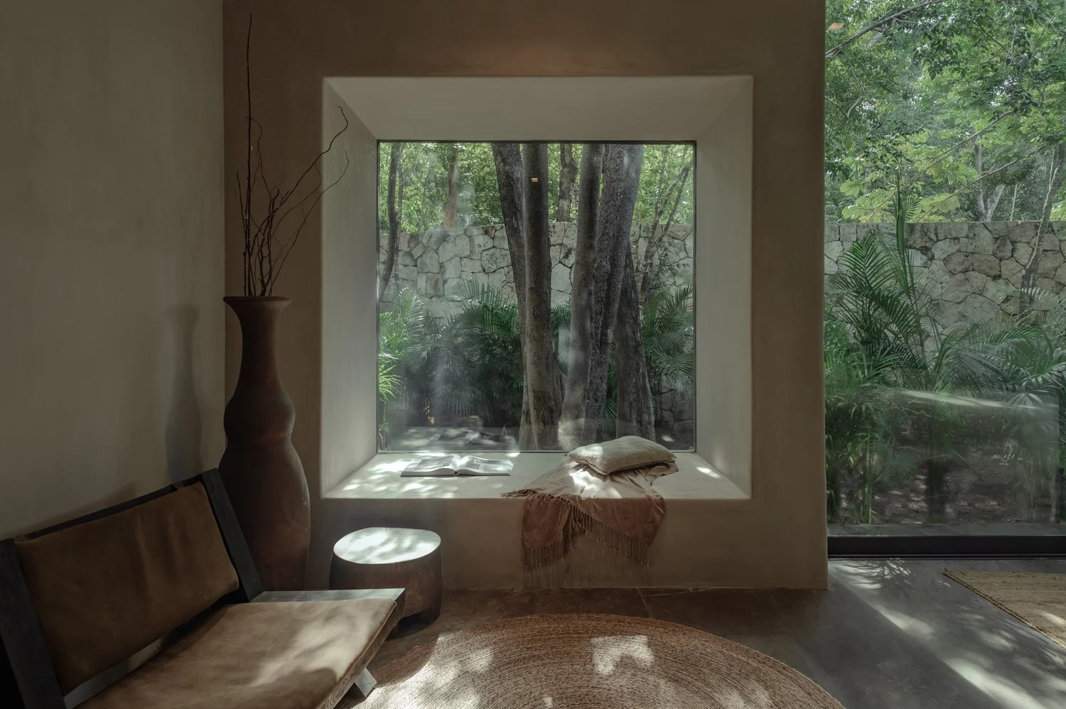 La Reserva light and space