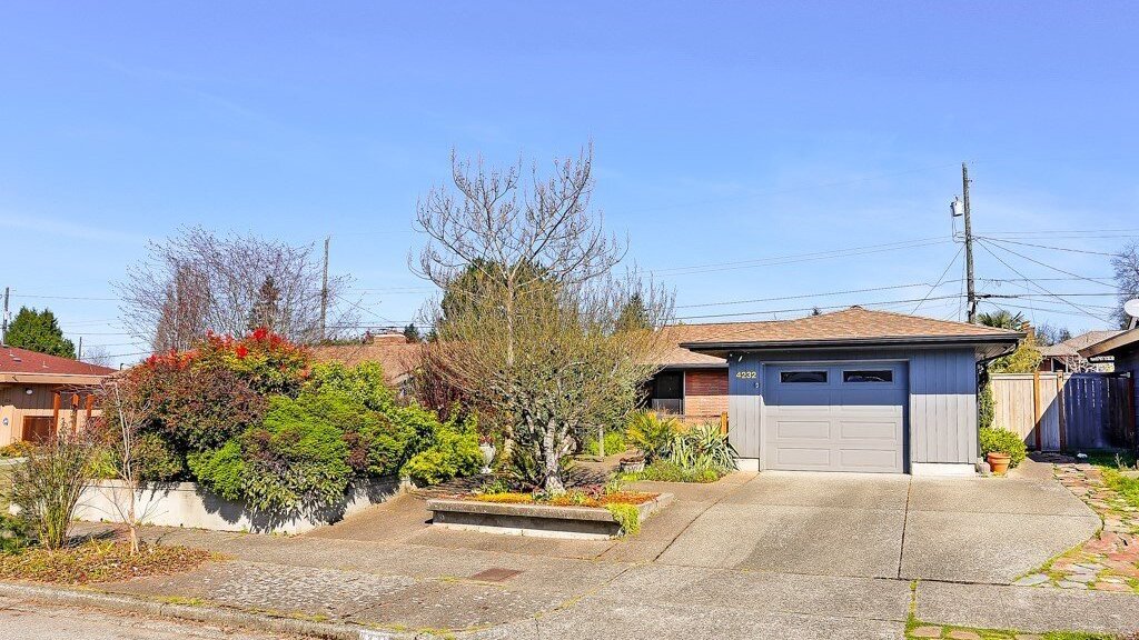 North Seattle Mid-Century Rambler (1).jpg