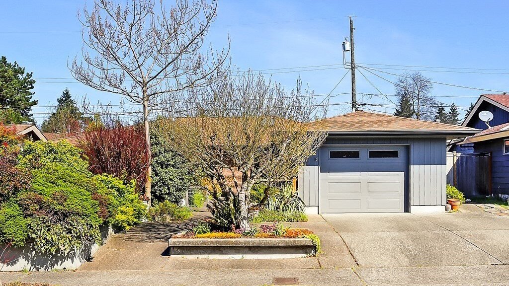 North Seattle Mid-Century Rambler (28).jpg