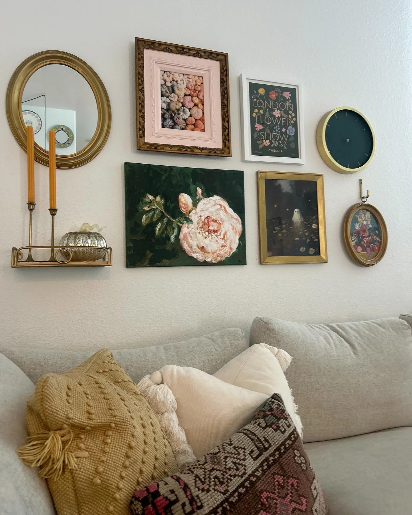 Hello Fall (well, almost). Lots of creative energy goes towards clients and my kiddos. But I found a smidge today to fall-ify our living room. Total delight. Welcome September and all the bers ahead! 🍂
