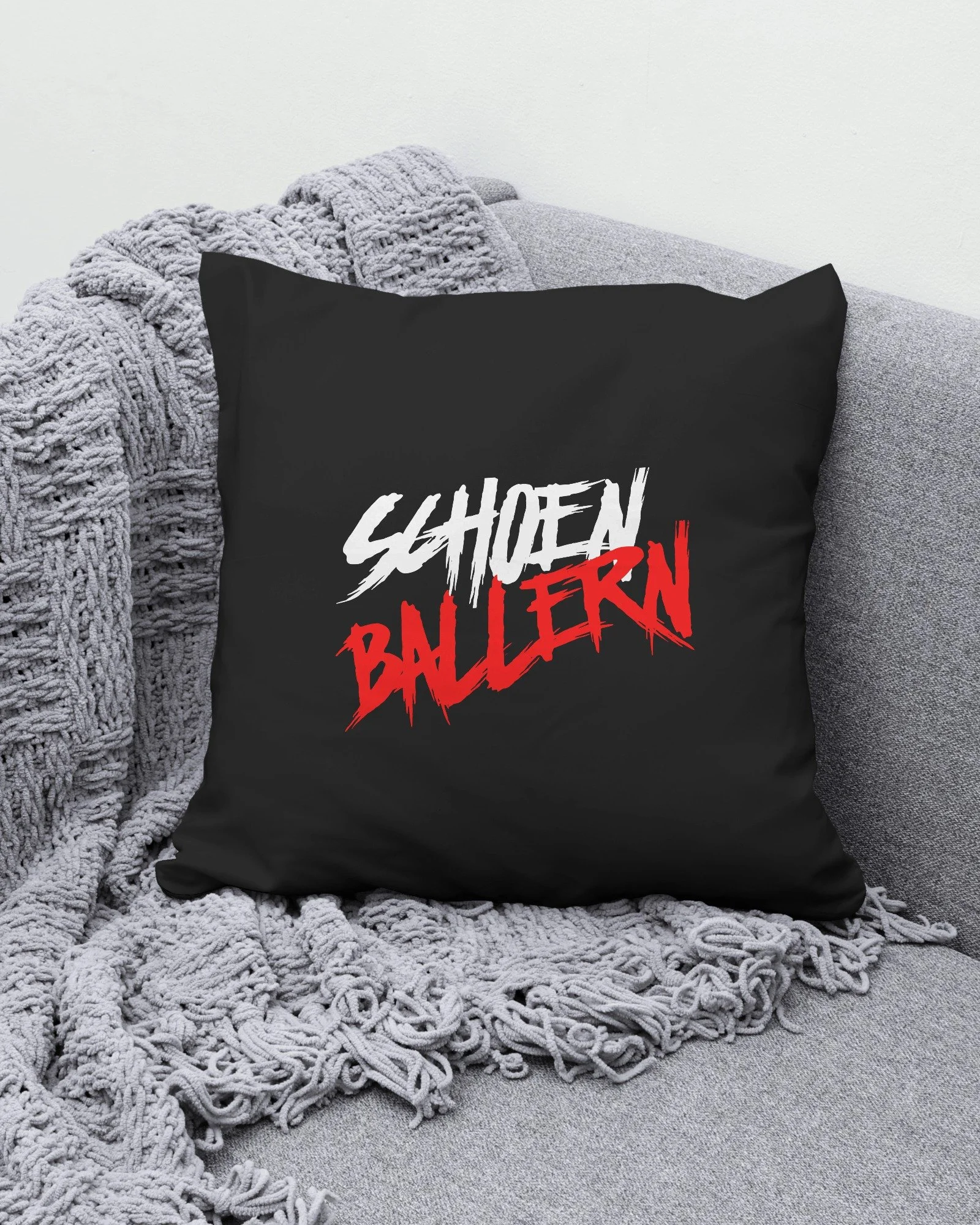 schoenballern-sofakissen-40x40-logo-schwarz-1600-2000.jpg