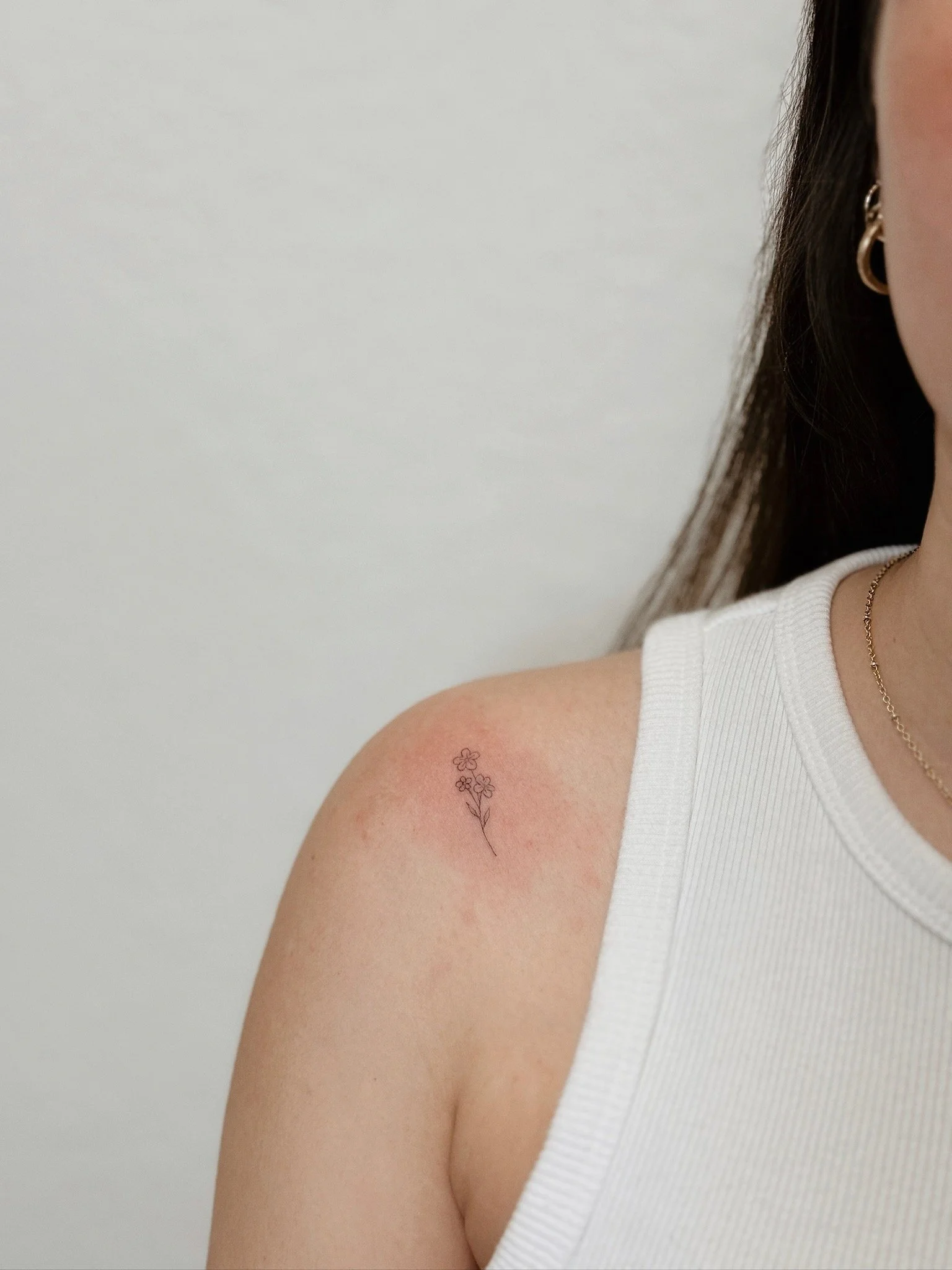 WISCONSIN FINE LINE SHOULDER TATTOO DAINTY FLOWER