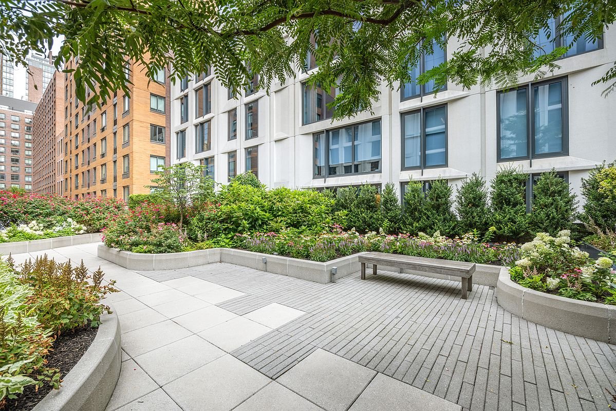500 West 45th Street #726, Hell's Kitchen, Manhattan – photo 12