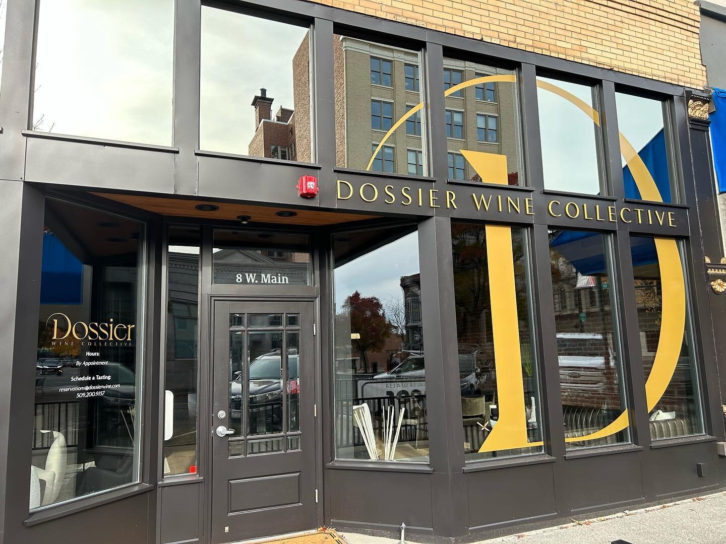 Kudos to the Dossier Wine Collective team on their first tasting room opening in downtown Walla Walla. This is one sexy space&mdash;the perfect spot to lounge and enjoy these beautiful wines. Exciting things ahead for this new brand. @timlenihanhomes