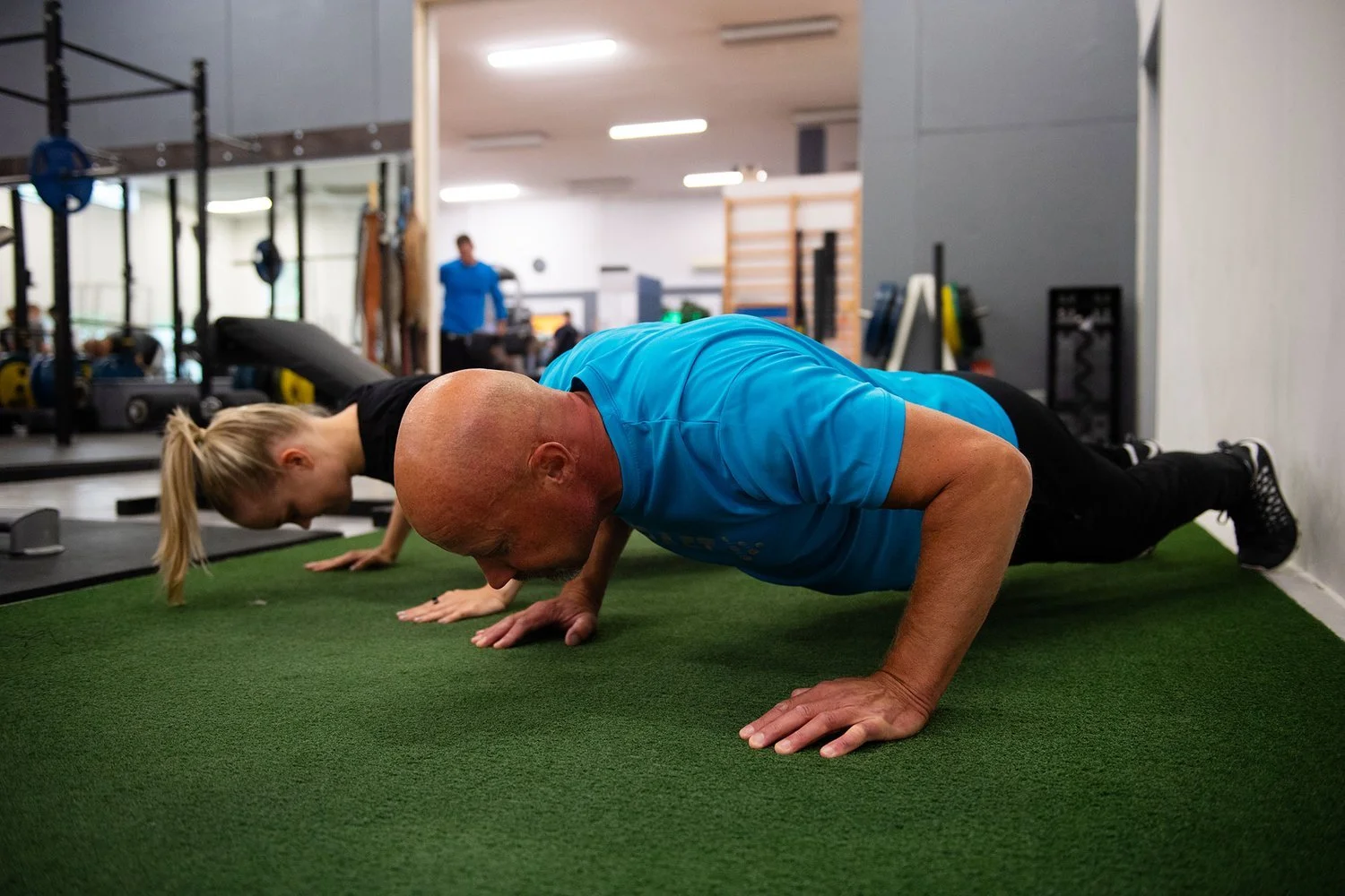 Muutostöitä maaliskuussa salin puolella