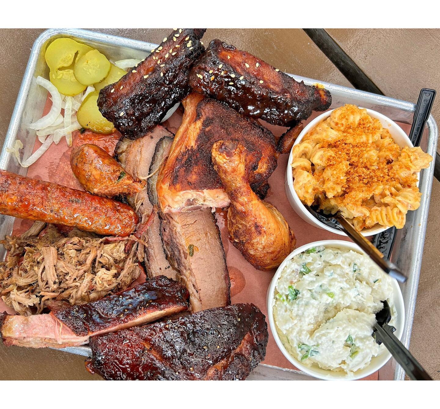 😍we&rsquo;ll take all the meat 🙋&zwj;♀️#bbq #delish .
.
.
.
.
#bbqtime #bbqlovers #barbeque #macandcheese #potatosalad #brisket #boudin #bbqchicken #neworleans #neworleansfood #eaternola #eeeeeats #eatstagram #huffposttaste #buzzfeedfood #food52 #f