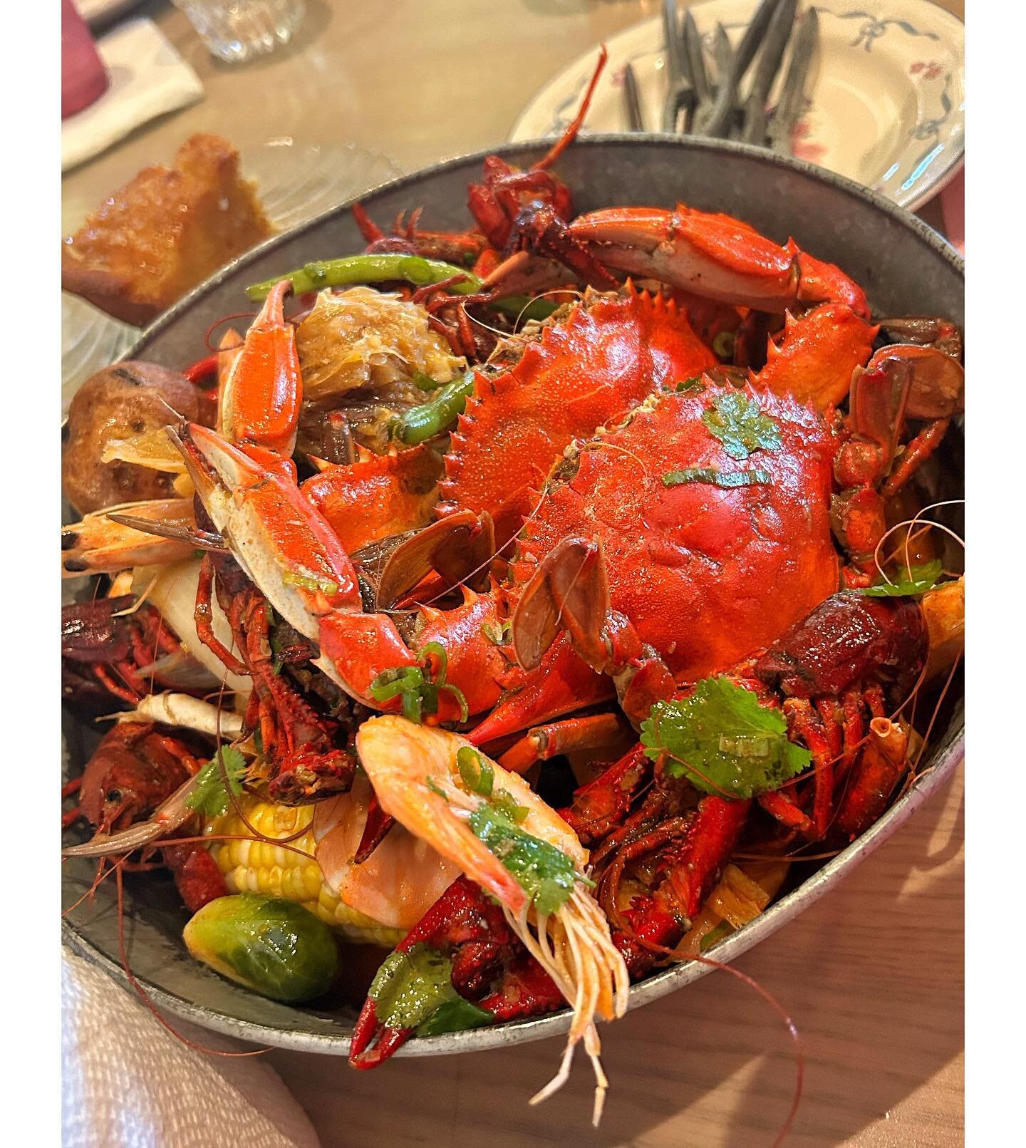 New family favorite 🦐🦀 in town @seafoodsallys 👌#eaternola #neworleansfood .
.
.
.
.
#eatstagram #neworleansculture #louisianafood #louisiana #neworleans #seafood #seafoodboil #happybaby #familydinner #delish #forkyeah #food52 #f52grams #nola #nola
