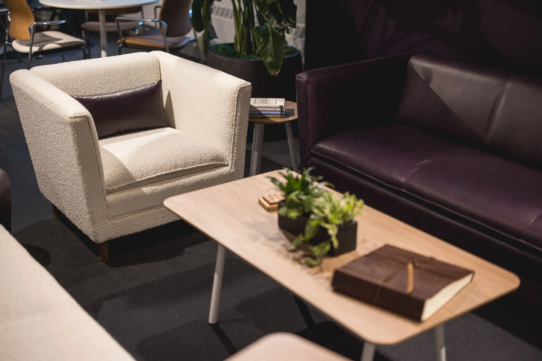 AllseatingShowroom_NeoCon2024_Lounge_Watson_0.jpg