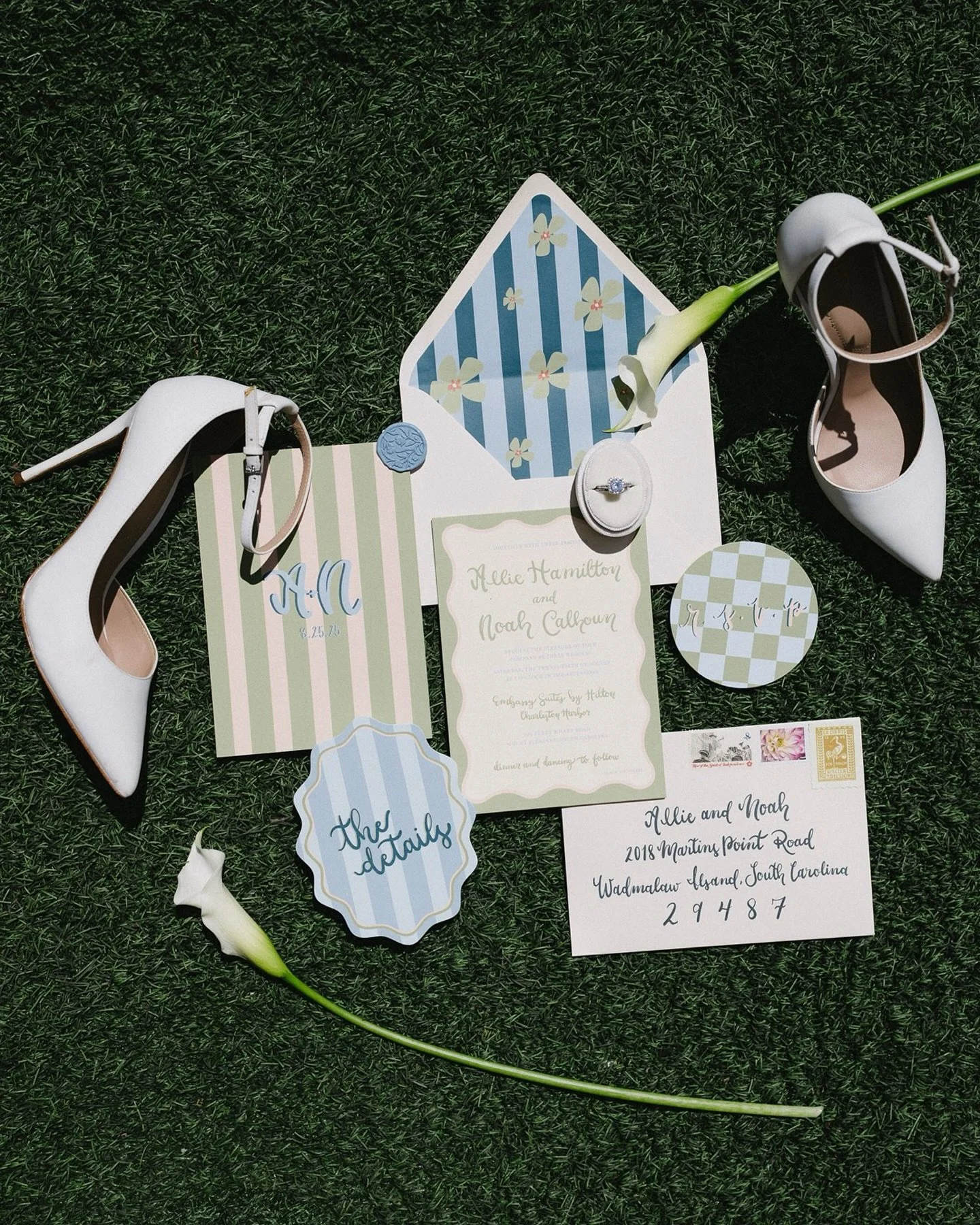 A little glimpse into what a day of creativity looks like in Charleston 🤍&thinsp;
&thinsp;
&thinsp;
Styled shoots are such a gift to slow down,  play with new ideas, and celebrate the artistry that makes this city so inspiring. Can you imagine sayin